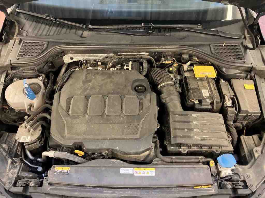 Volkswagen Golf-8 Var. 2.0 TDI Life Navi LED AID PDC 12