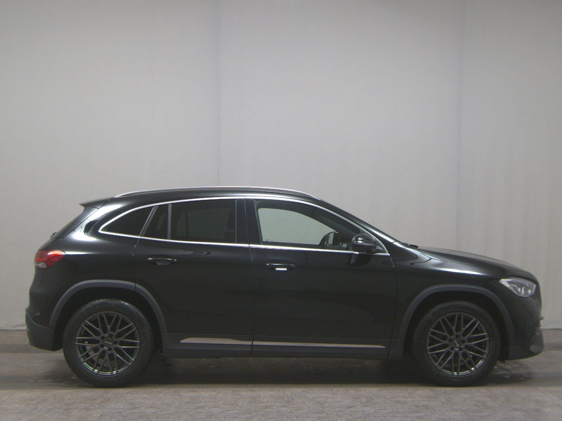 Mercedes-Benz GLA 200 d AMG-Line Navi LED MBUX RfK AHK PDC Shz
