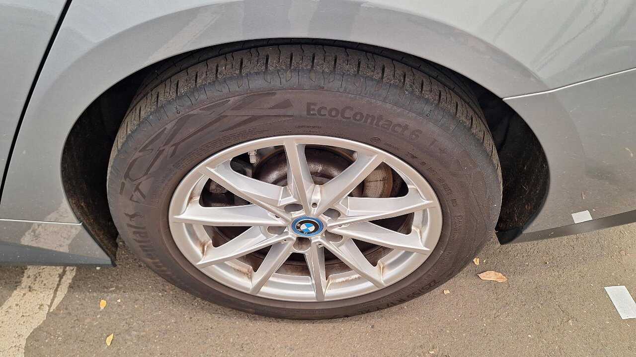 BMW i4 eDrive35 KLIMAAUT LED SPORTSITZE SHZ PDC 12