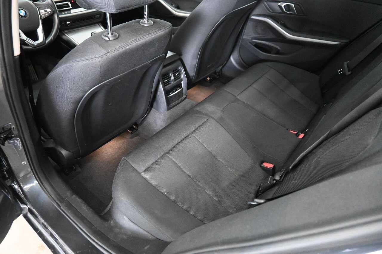 BMW 318dA KLIMAAUT LED PDC COCKPIT 9