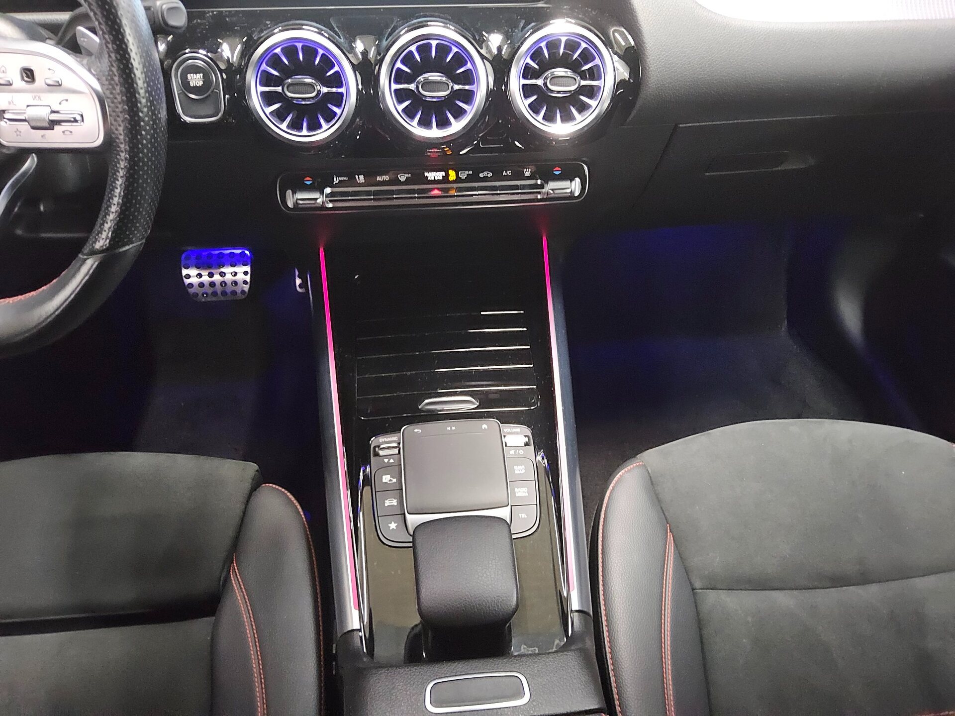 Mercedes-Benz EQA 250 AMG-Line T-Leder Navi LED MBUX high AHK 6