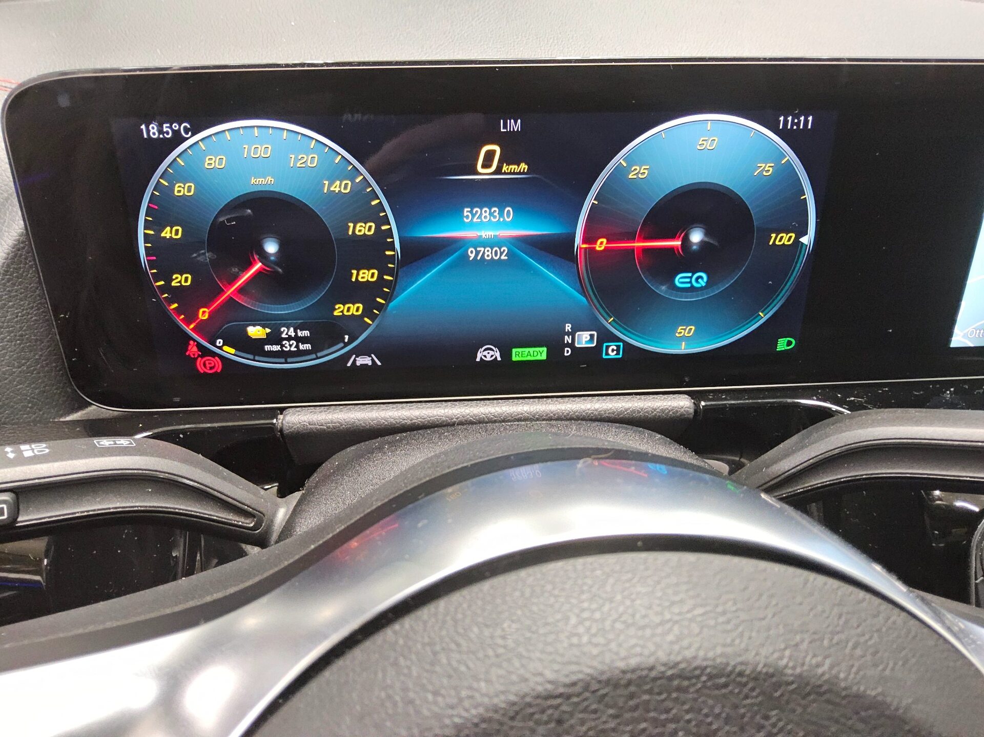Mercedes-Benz EQA 250 AMG-Line T-Leder Navi LED MBUX high AHK 8