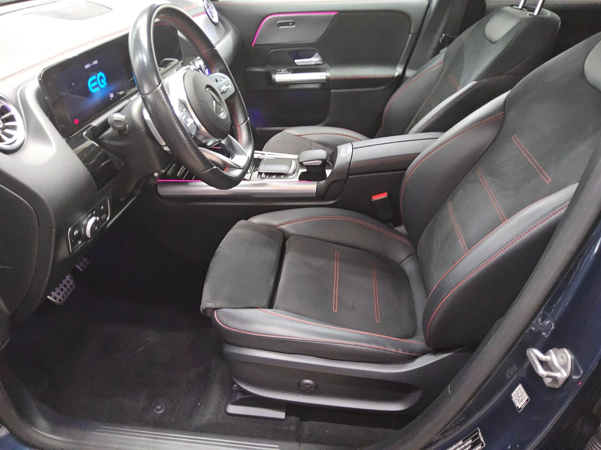 Mercedes-Benz EQA 250 AMG-Line T-Leder Navi LED MBUX high AHK 9