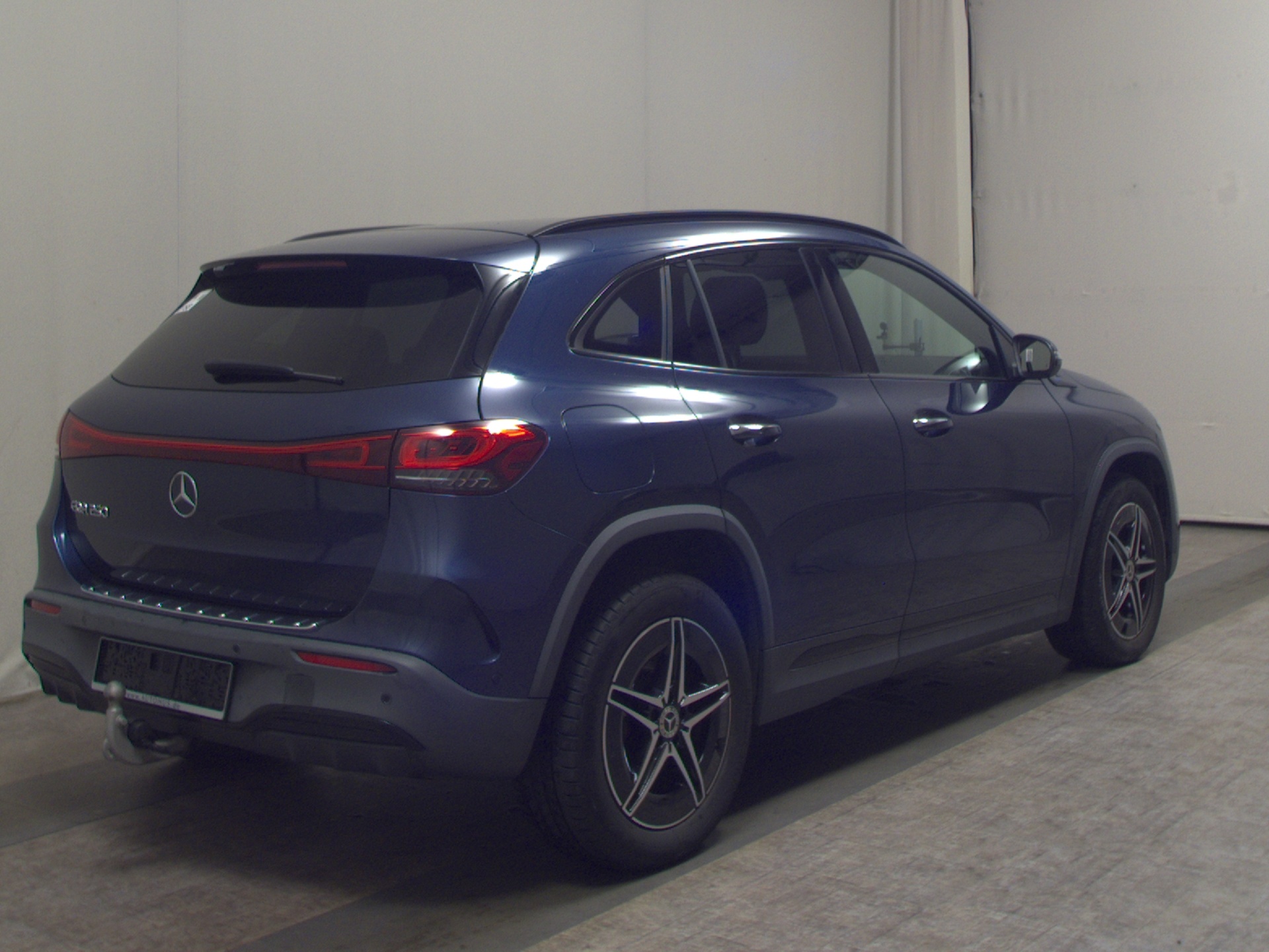 Mercedes-Benz EQA 250 AMG-Line T-Leder Navi LED MBUX high AHK 4