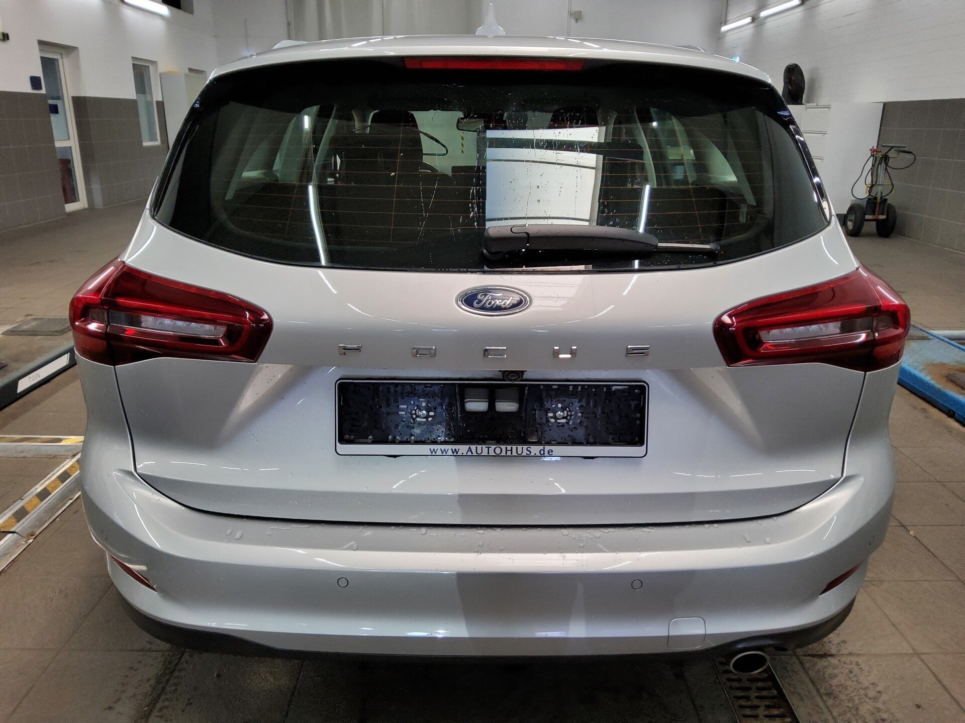 Ford Focus Turnier 1.5 EB Titanium Navi LED AHK Shz 10