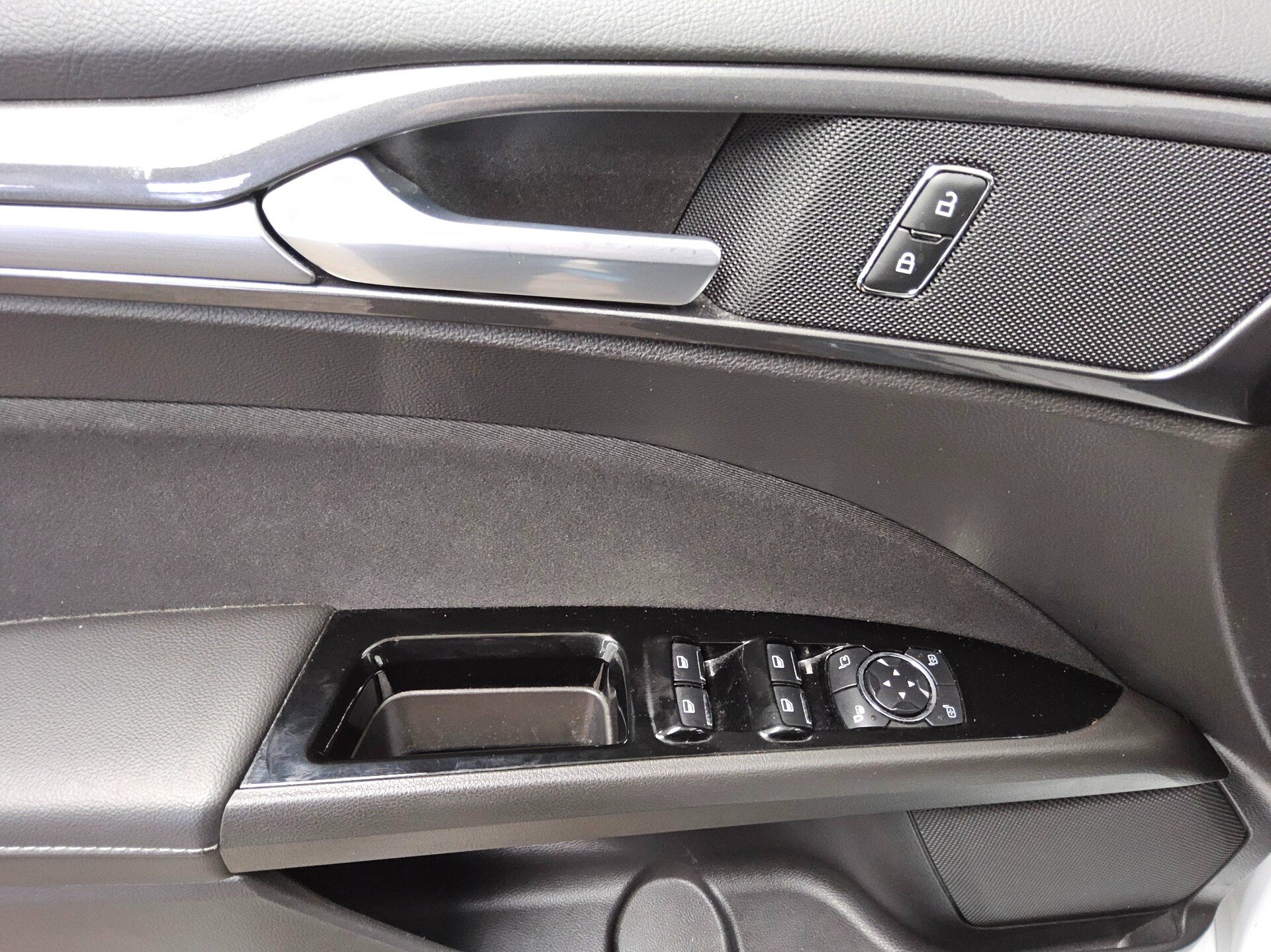 Ford Mondeo Turnier 2.0 EB Titanium Navi LED RfK ACC 9