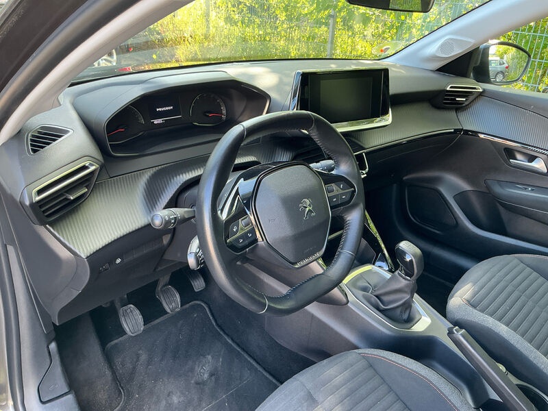Peugeot 208 1.2 PureTech SHZ 5