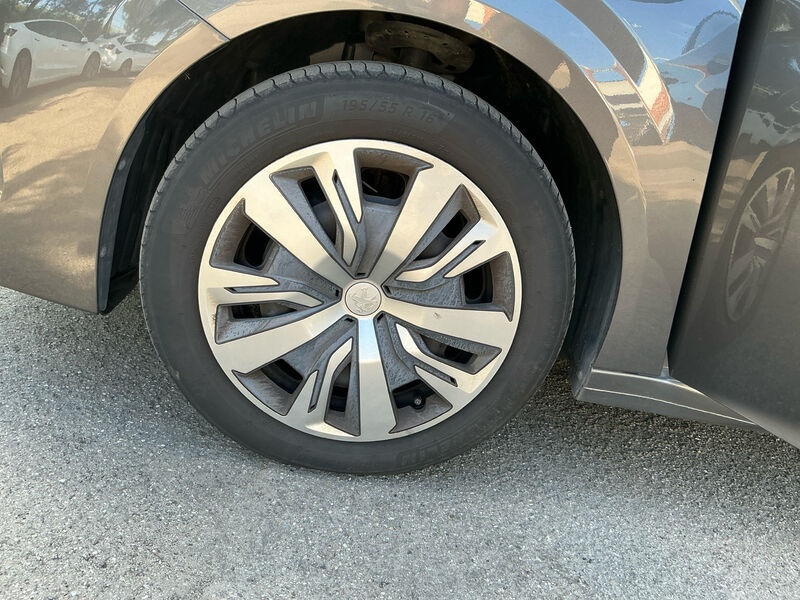 Peugeot 208 1.2 PureTech SHZ 12