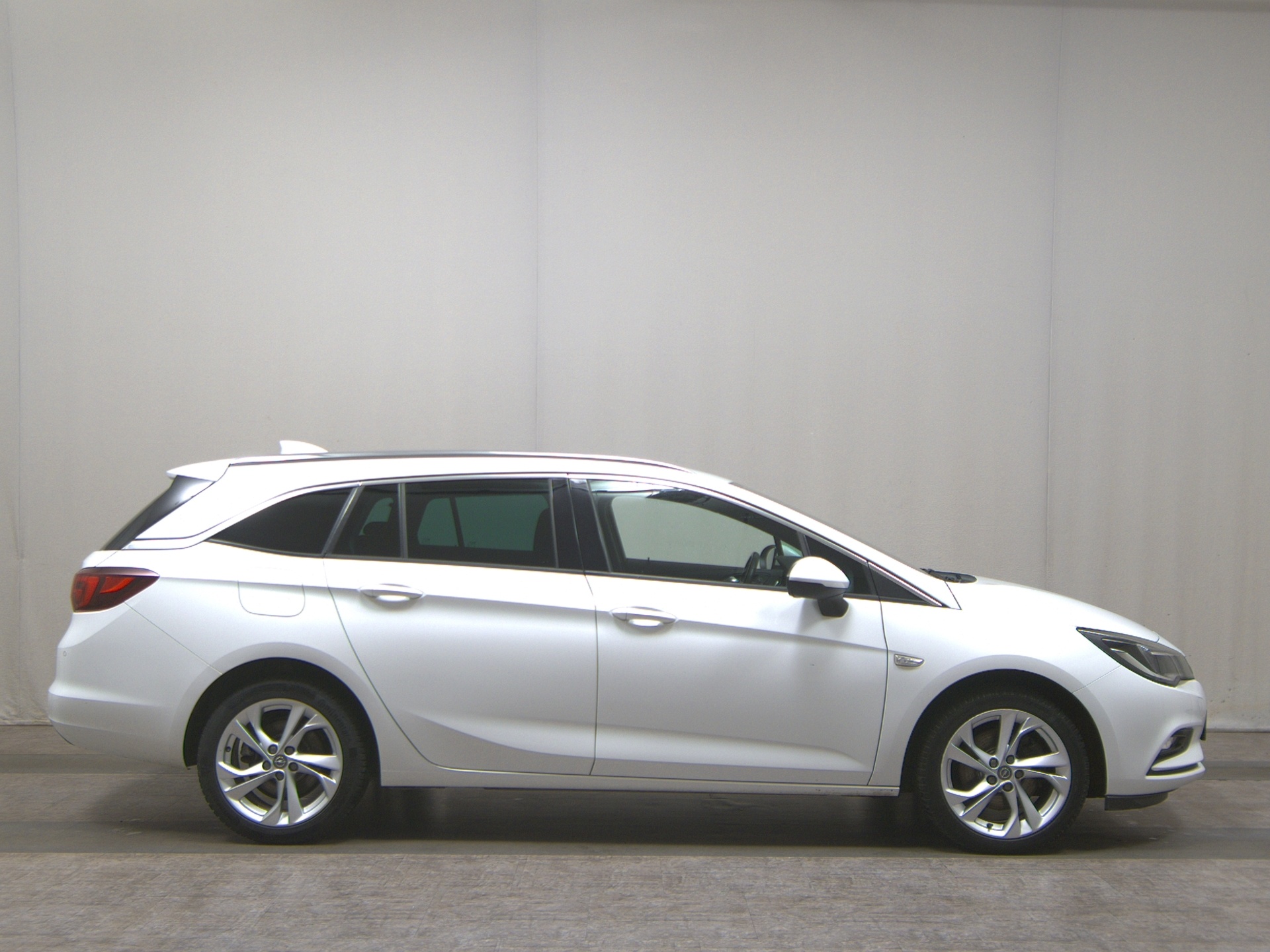 Opel Astra ST 1.6 D Dynamic Navi PDC SHZ