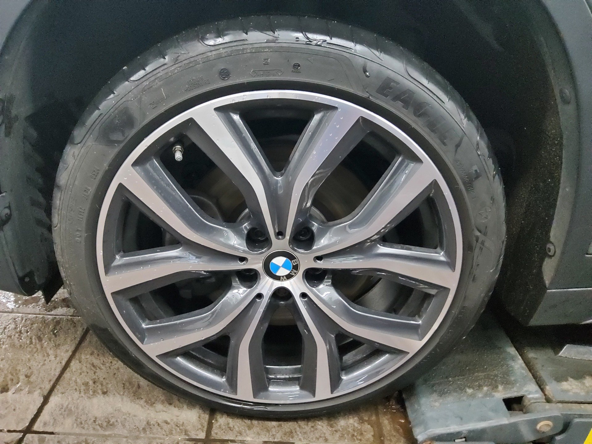 BMW X1 xDrive20d Sport-Line Nav Pano HuD H-K LED AHK 10