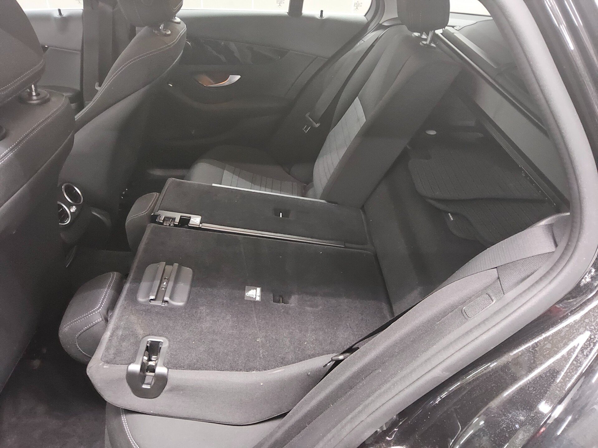 Mercedes-Benz C 300 T de Avantgarde Navi LED AHK 13