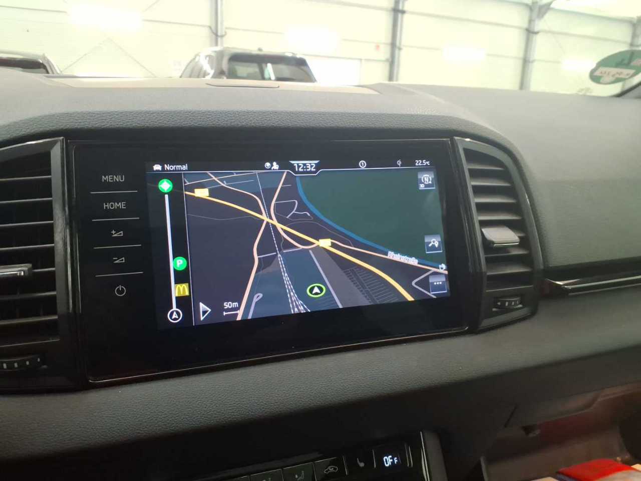 Skoda Karoq 1.5 TSI SportLine Navi LED VC Pano AHK 10