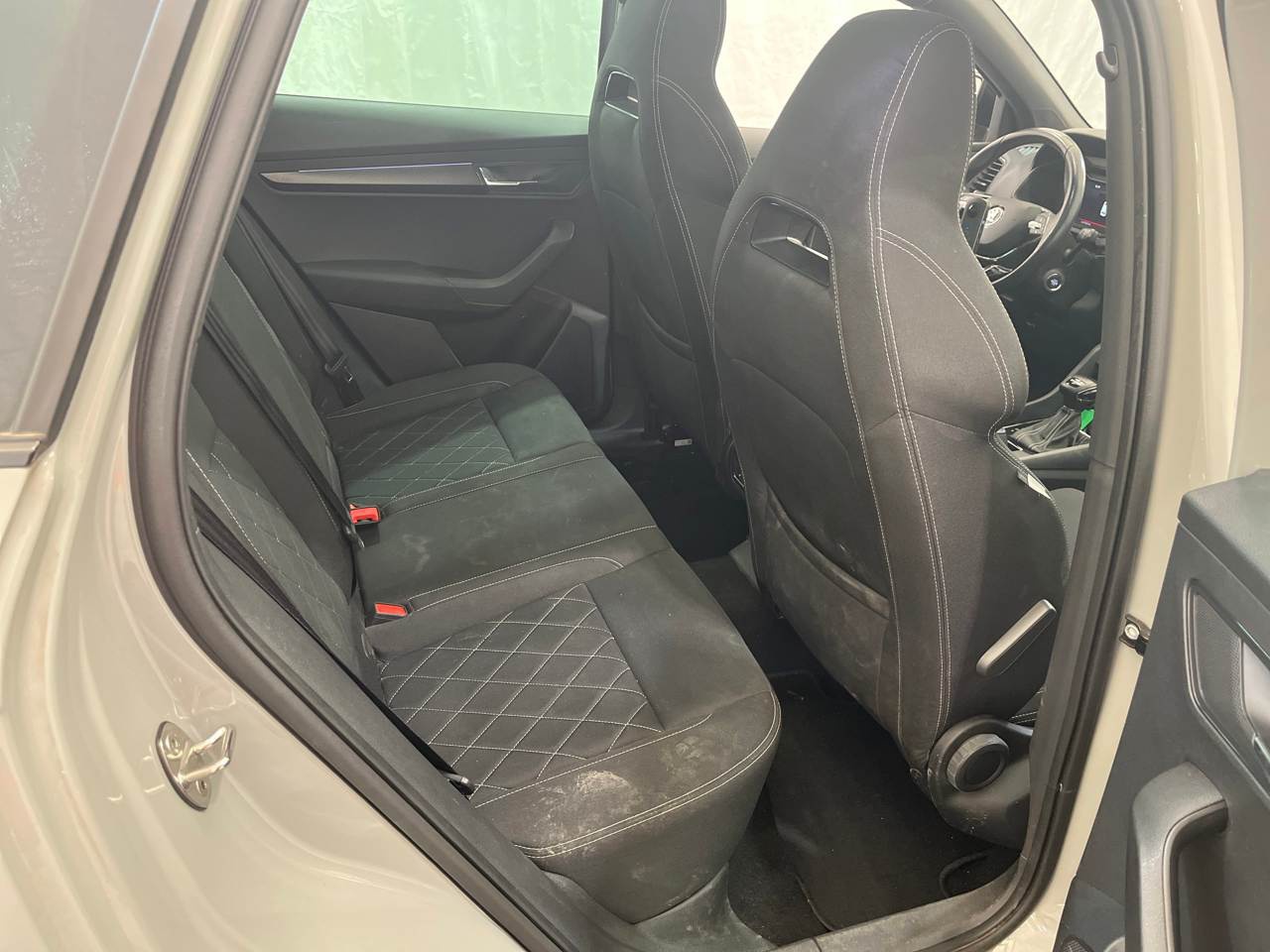 Skoda Karoq 1.5 TSI SportLine Navi LED VC Pano AHK 8