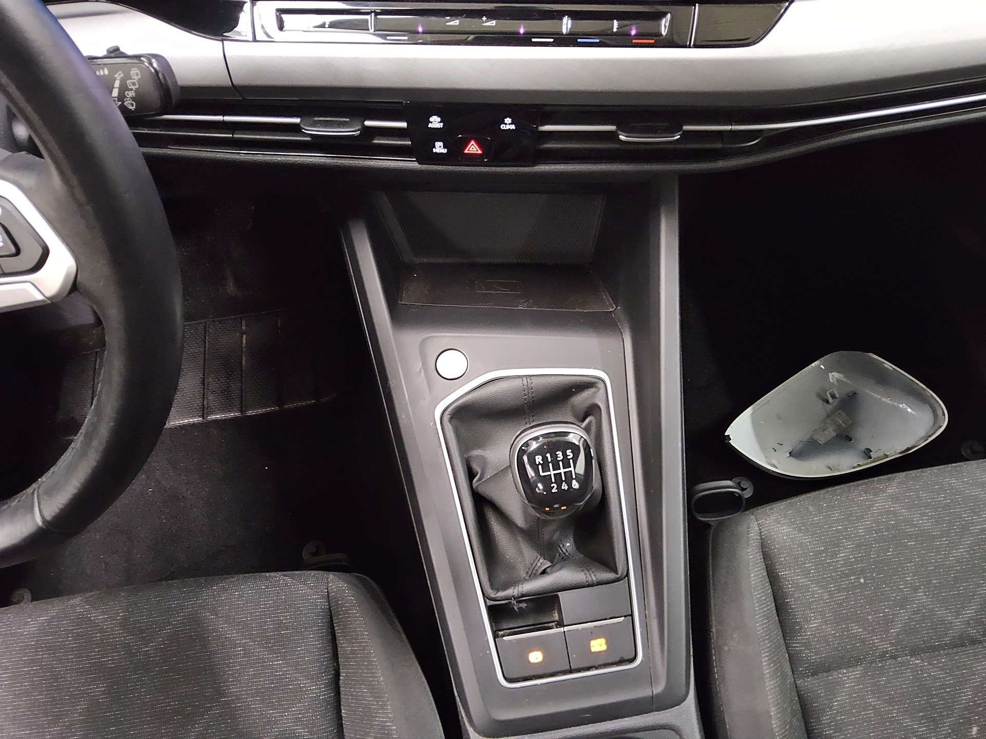 Volkswagen Golf-8 1.5 TSI Life Navi LED ACC PDC 6