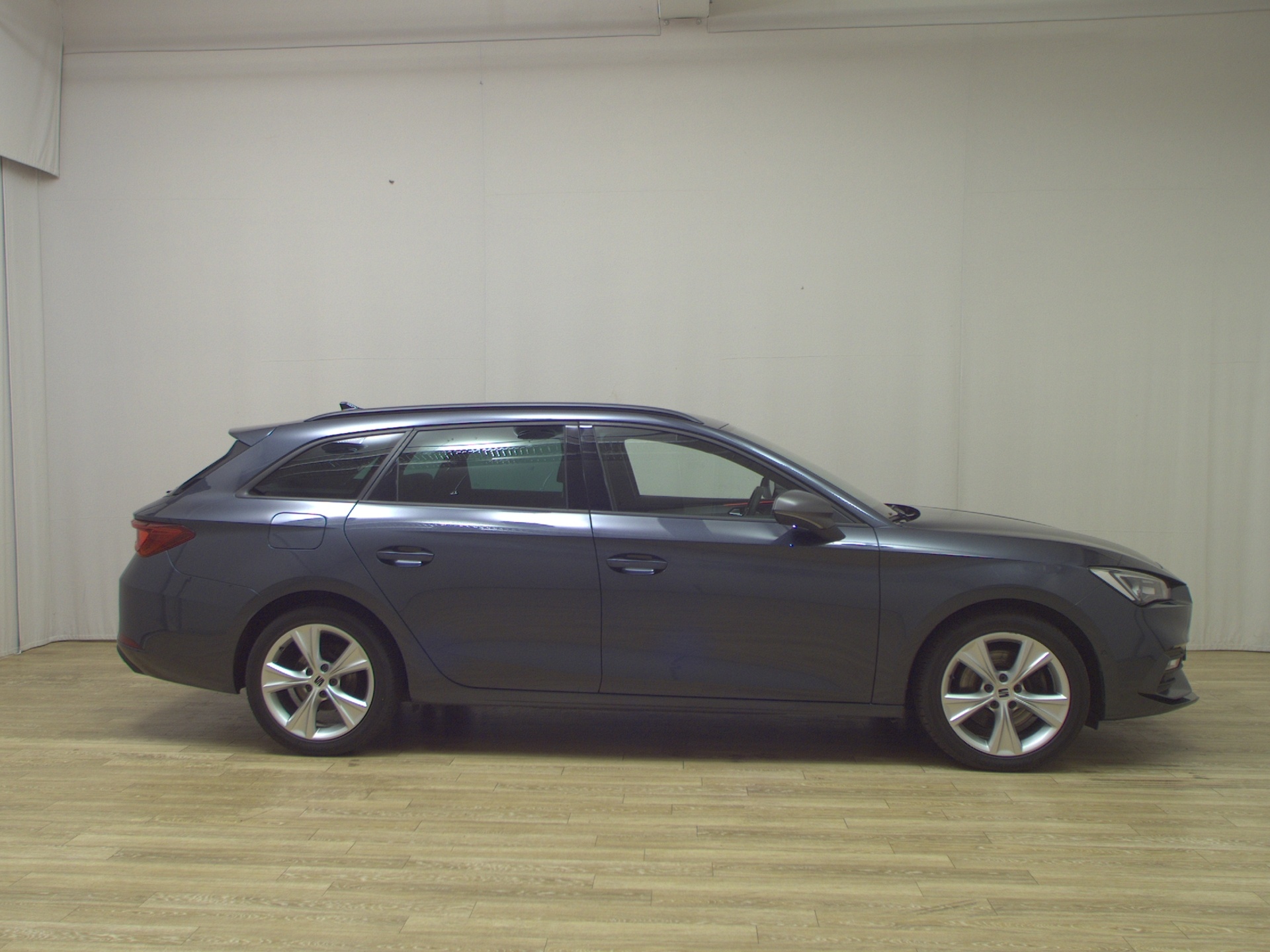 Seat Leon Sportstourer 2.0 TDI FR-Line Navi LED Virtual Beats Pano RFK