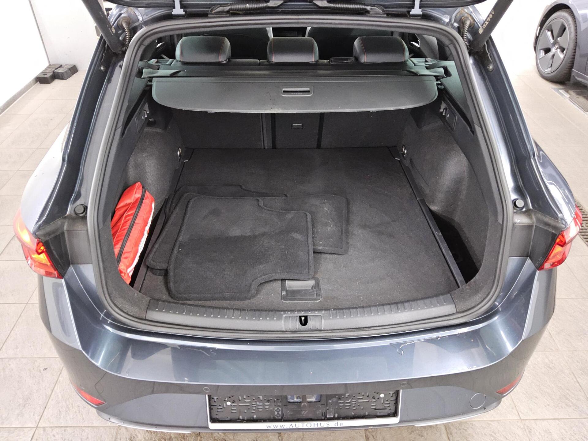 Seat Leon Sportstourer 2.0 TDI FR-Line Navi LED Virtual Beats Pano RFK 13