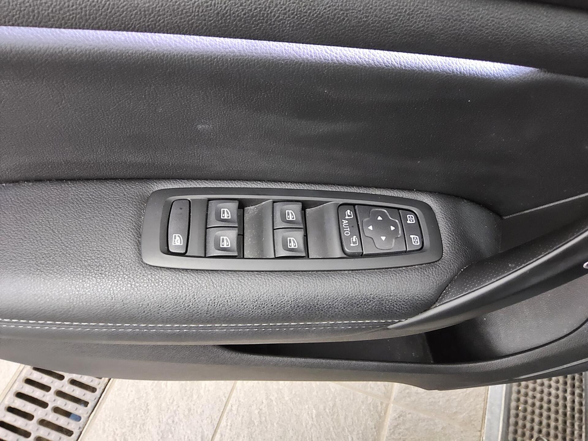 Renault Megane Grandtour 1.6 E-Tech Intens Navi LED PDC 10