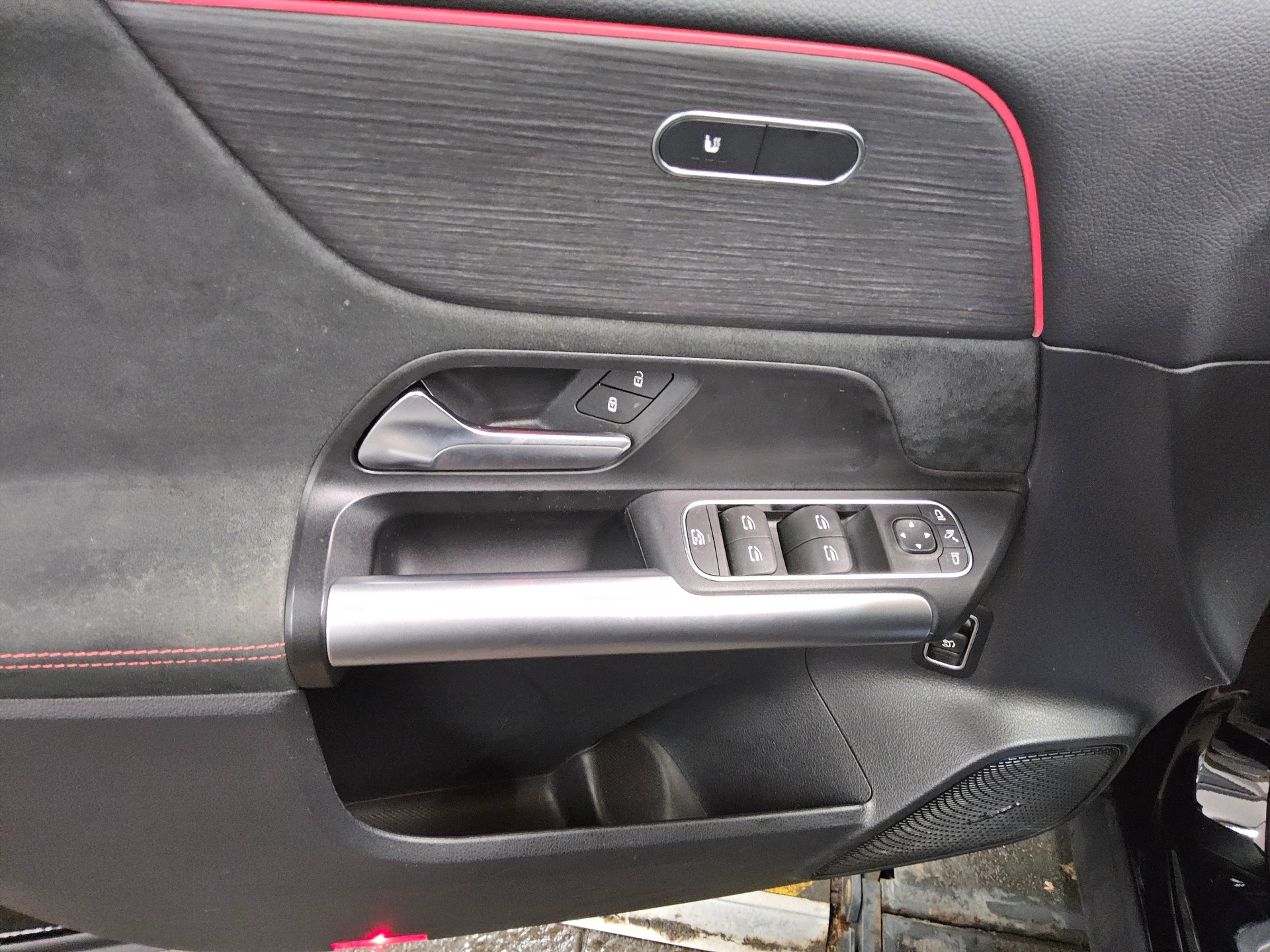 Mercedes-Benz EQA 250 AMG-Line Navi LED AHK Distronic+ RFK 10