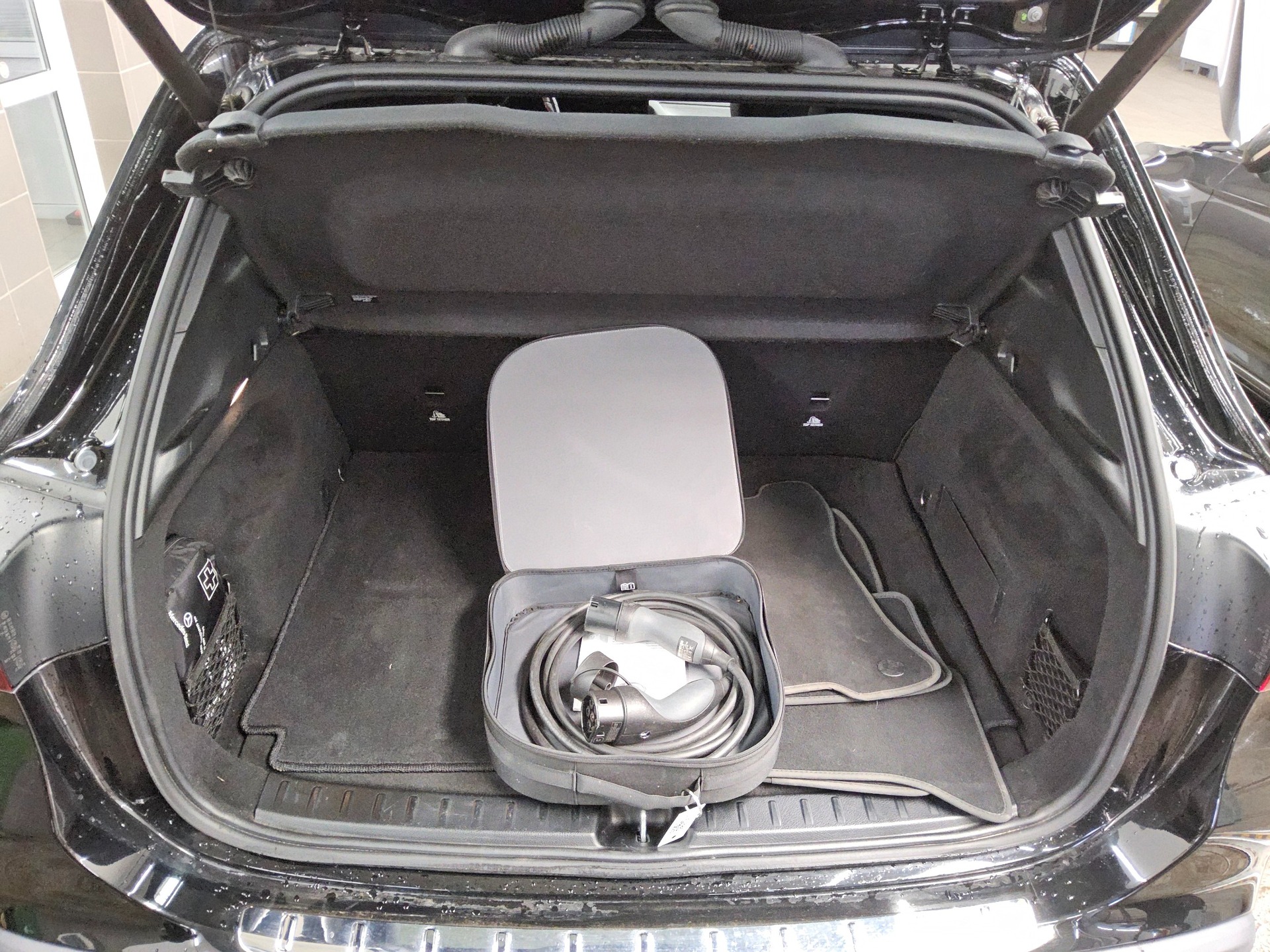 Mercedes-Benz EQA 250 AMG-Line Navi LED AHK Distronic+ RFK 12
