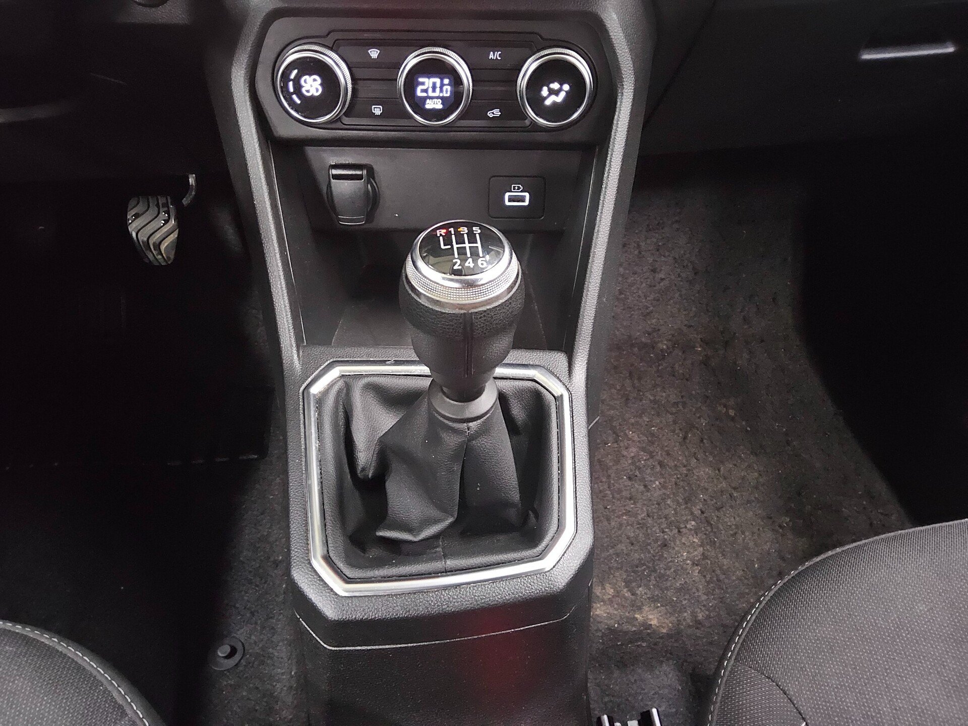 Dacia Jogger 1.0 TCe 7-Sitze Navi LED Shz RFK 6