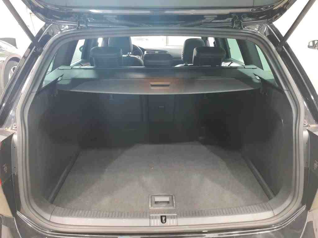 Volkswagen Golf Var. 2.0 TDI GTD LEDER NAVI LED PANO 10