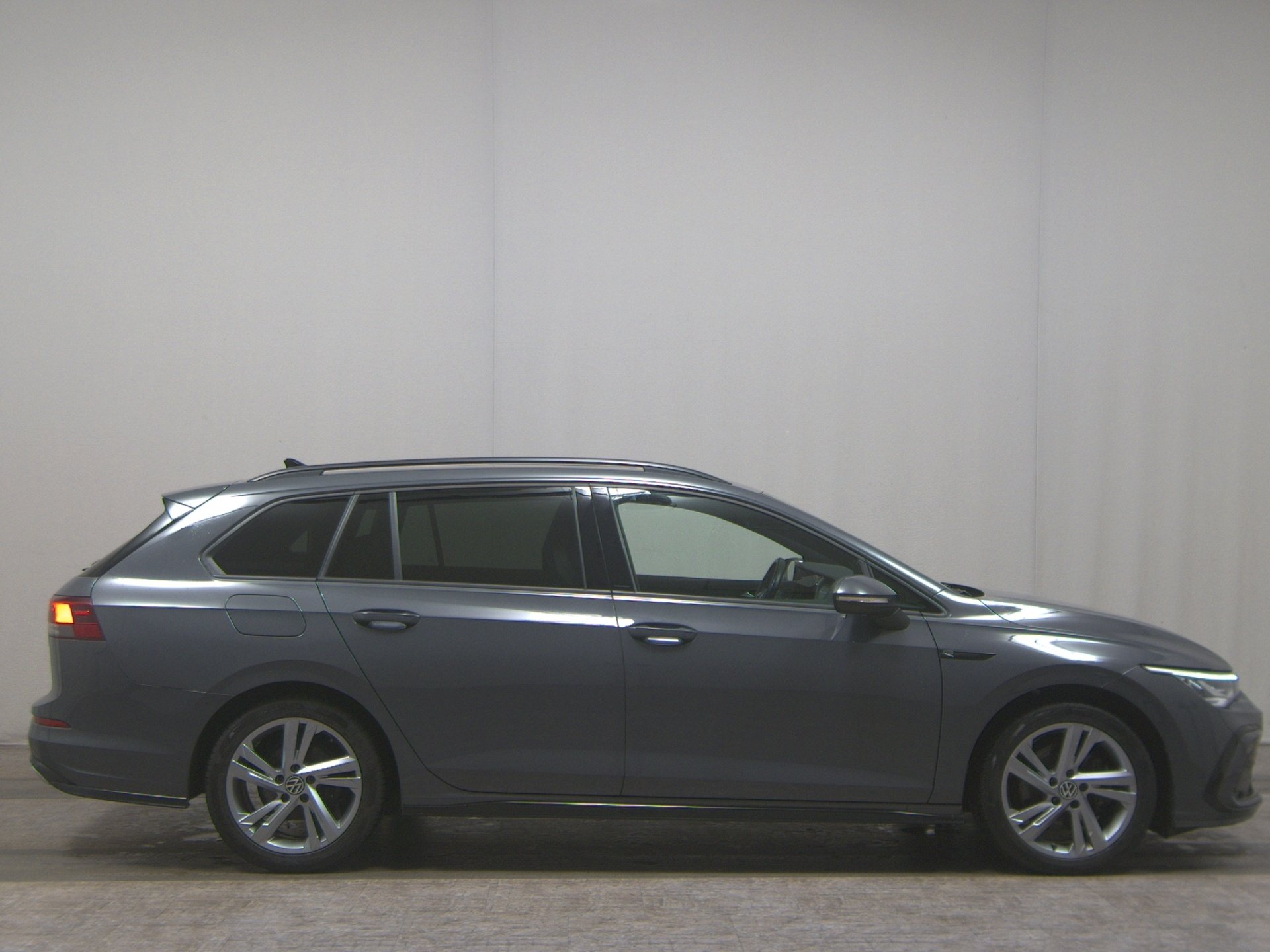 Volkswagen Golf-8 Var. 2.0 TDI R-Line Navi LED DC ACC RfK