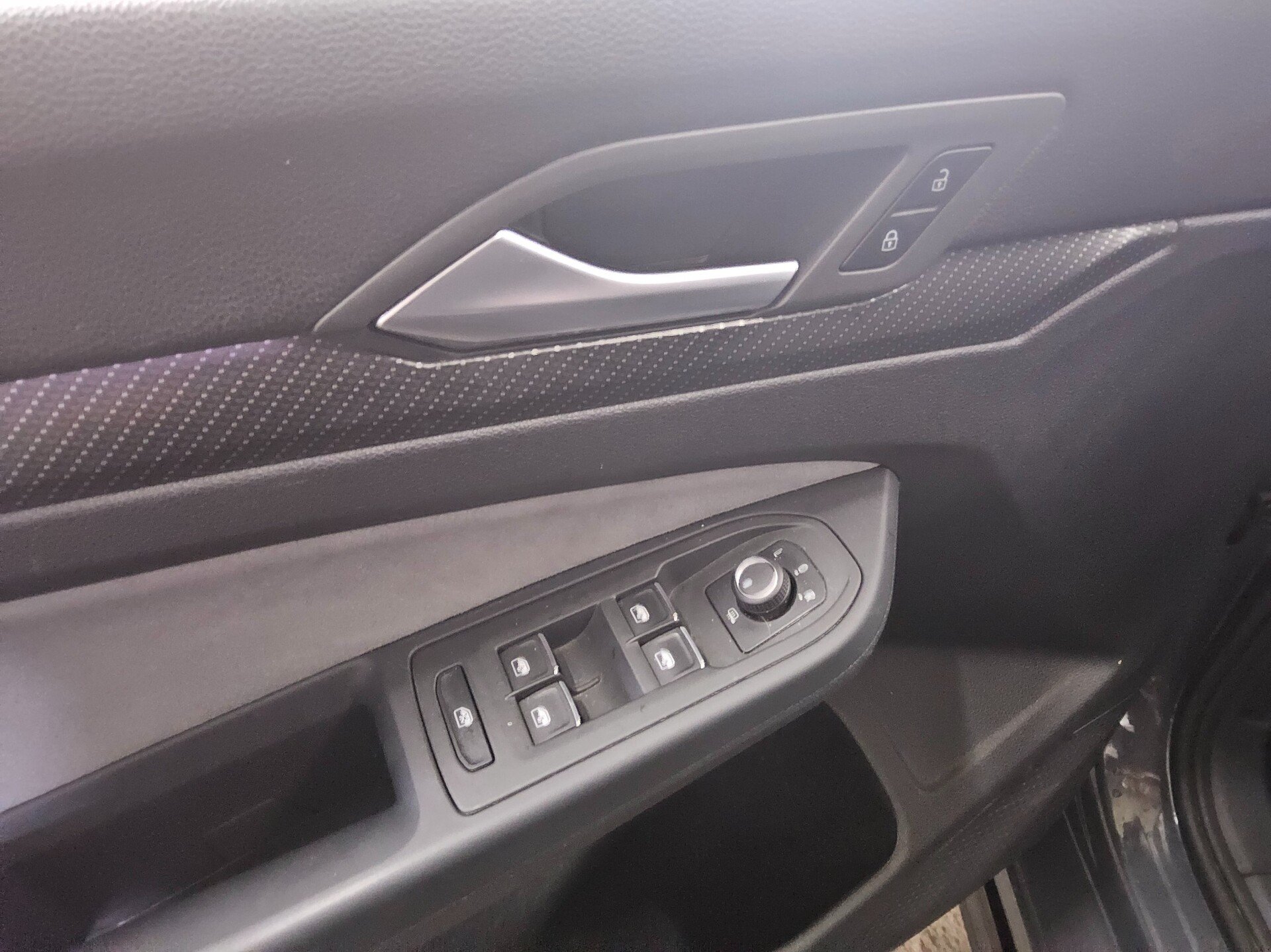 Volkswagen Golf-8 Var. 2.0 TDI R-Line Navi LED DC ACC RfK 10
