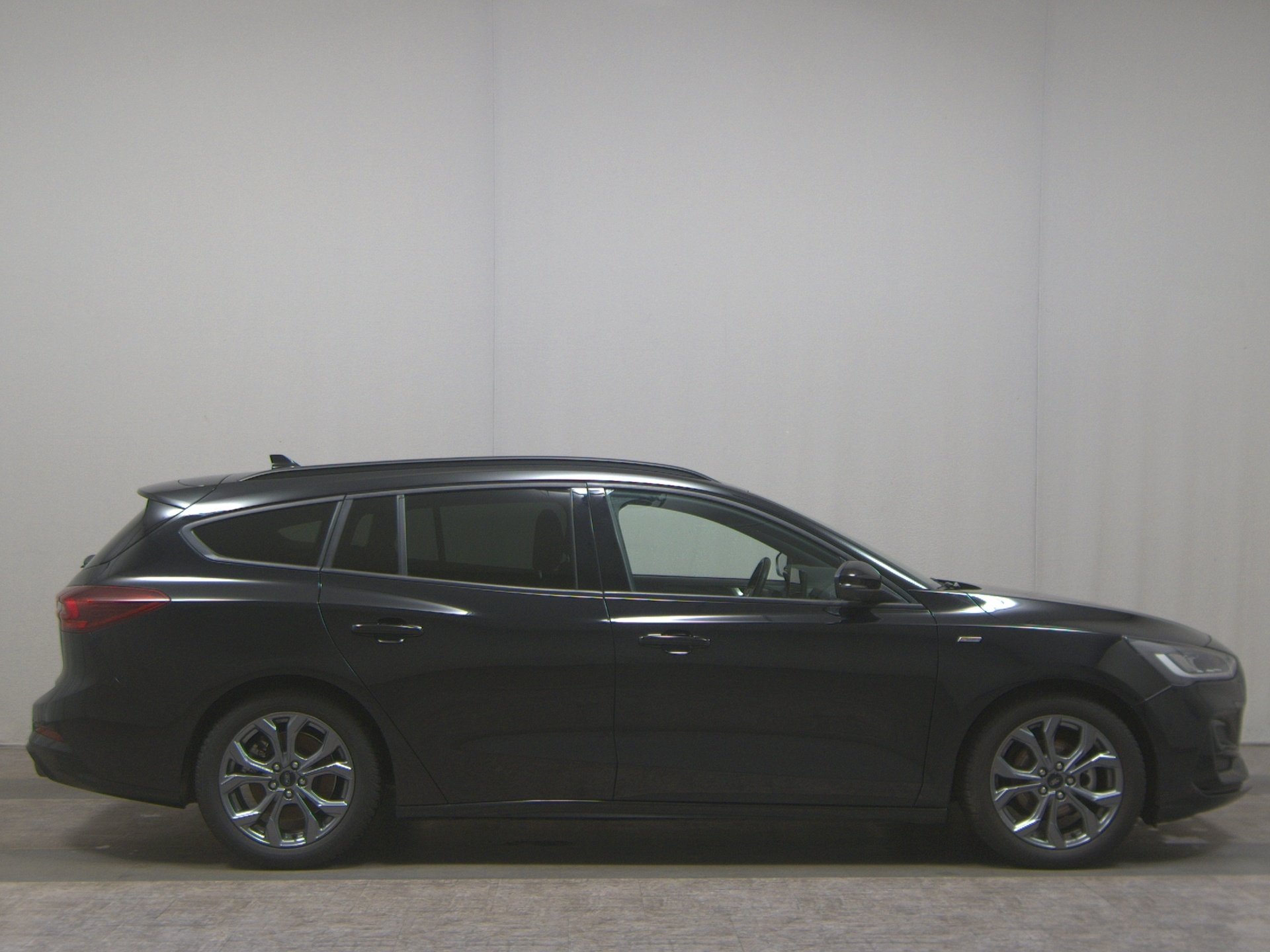 Ford Focus Turnier 1.0 EB ST-Line Navi LED RFK SHZ