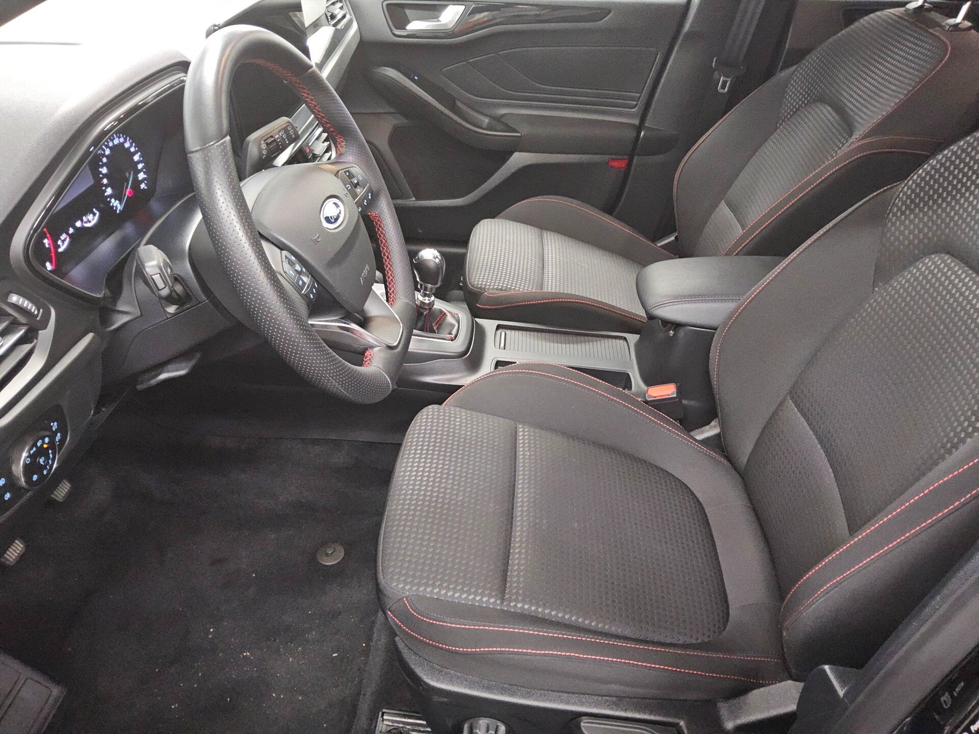 Ford Focus Turnier 1.0 EB ST-Line Navi LED RFK SHZ 8