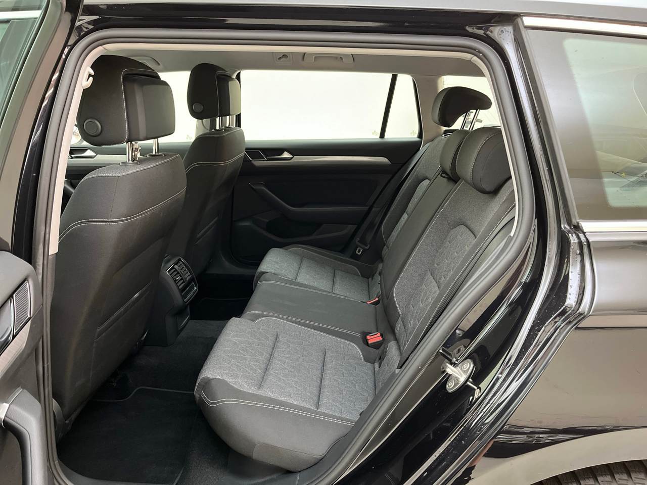 Volkswagen Passat Variant 2.0 TDI Business RFK 7