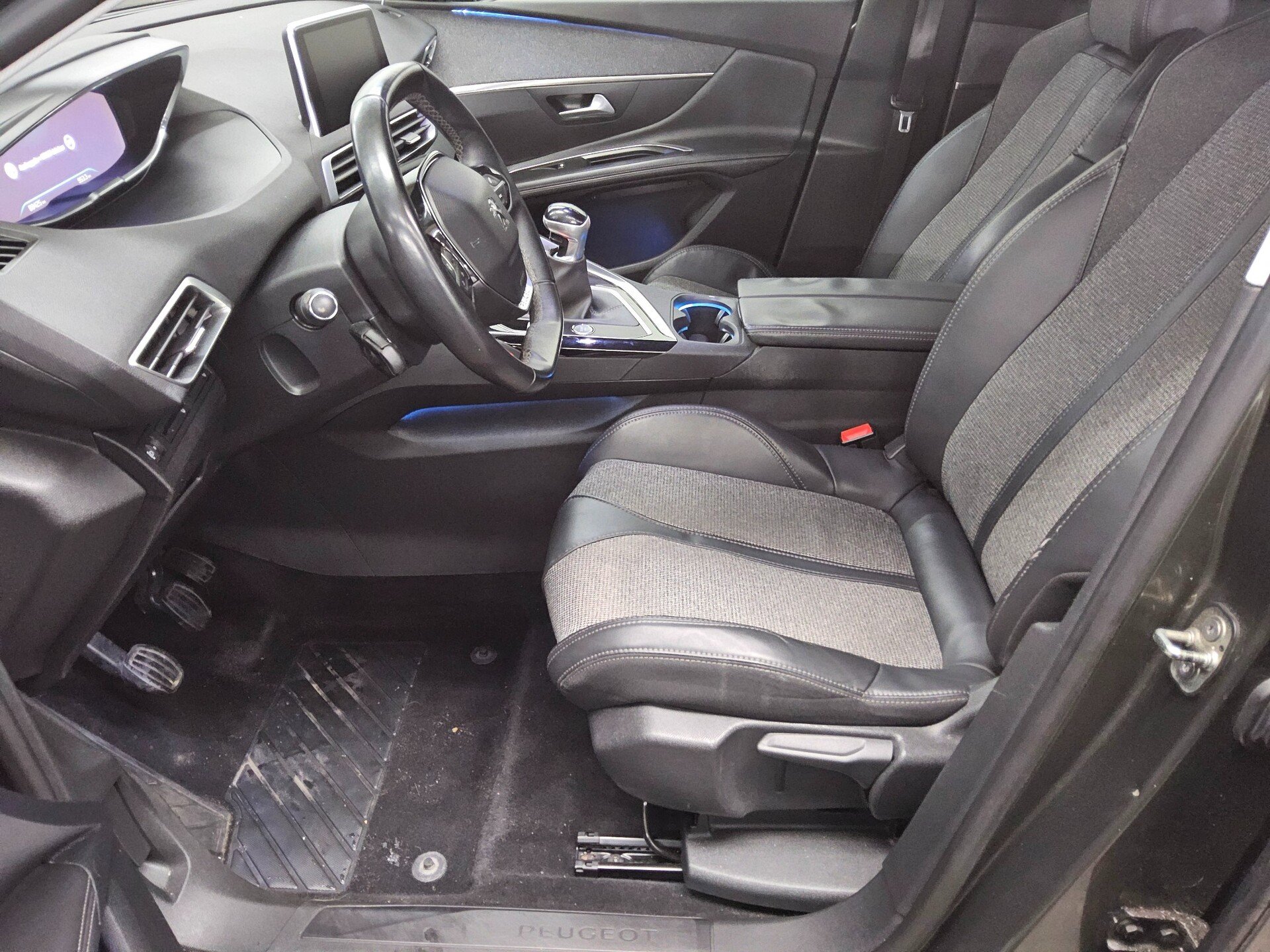 Peugeot 3008 1.2 PureTech Allure T-Leder Navi vorb. PDC 9