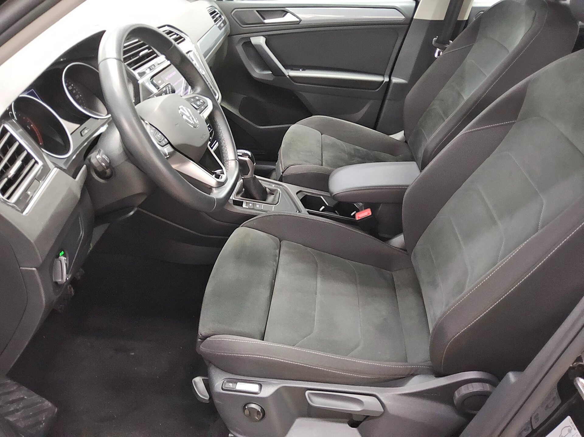 Volkswagen Tiguan 2.0 TDI Life Navi LED AHK 8