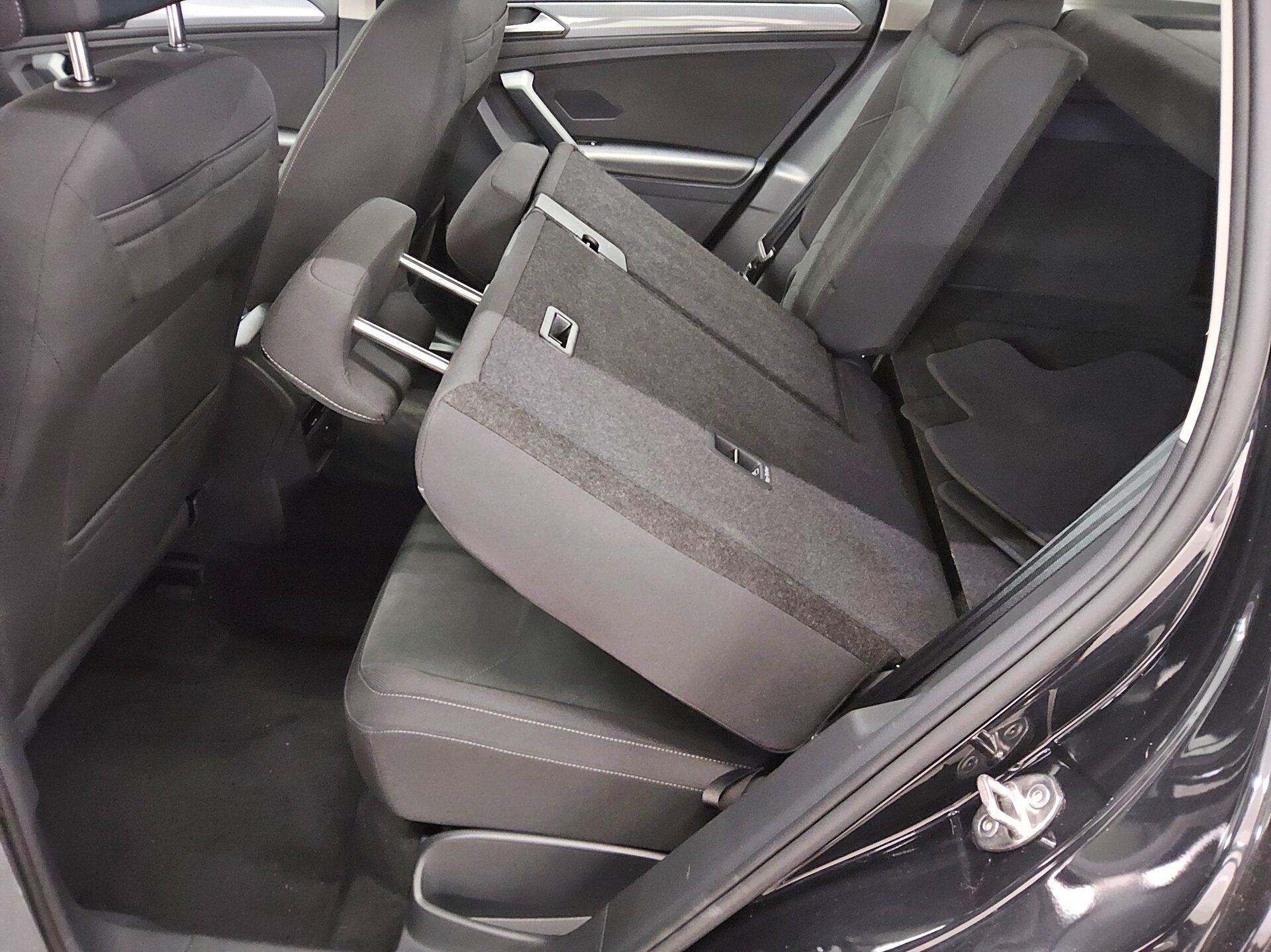 Volkswagen Tiguan 2.0 TDI Life Navi LED AHK 12
