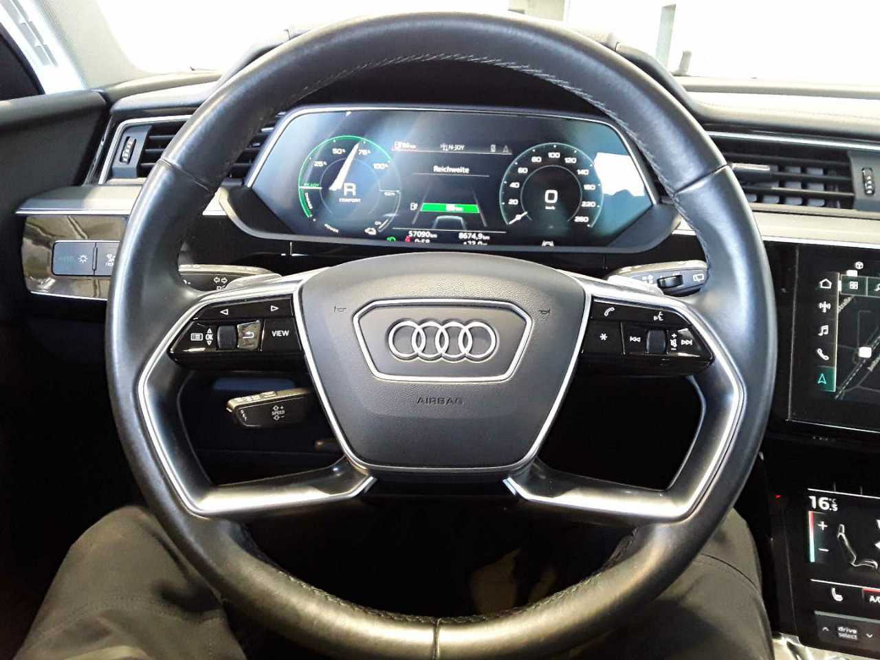 Audi e-tron Navi LED Virtual Sound 10