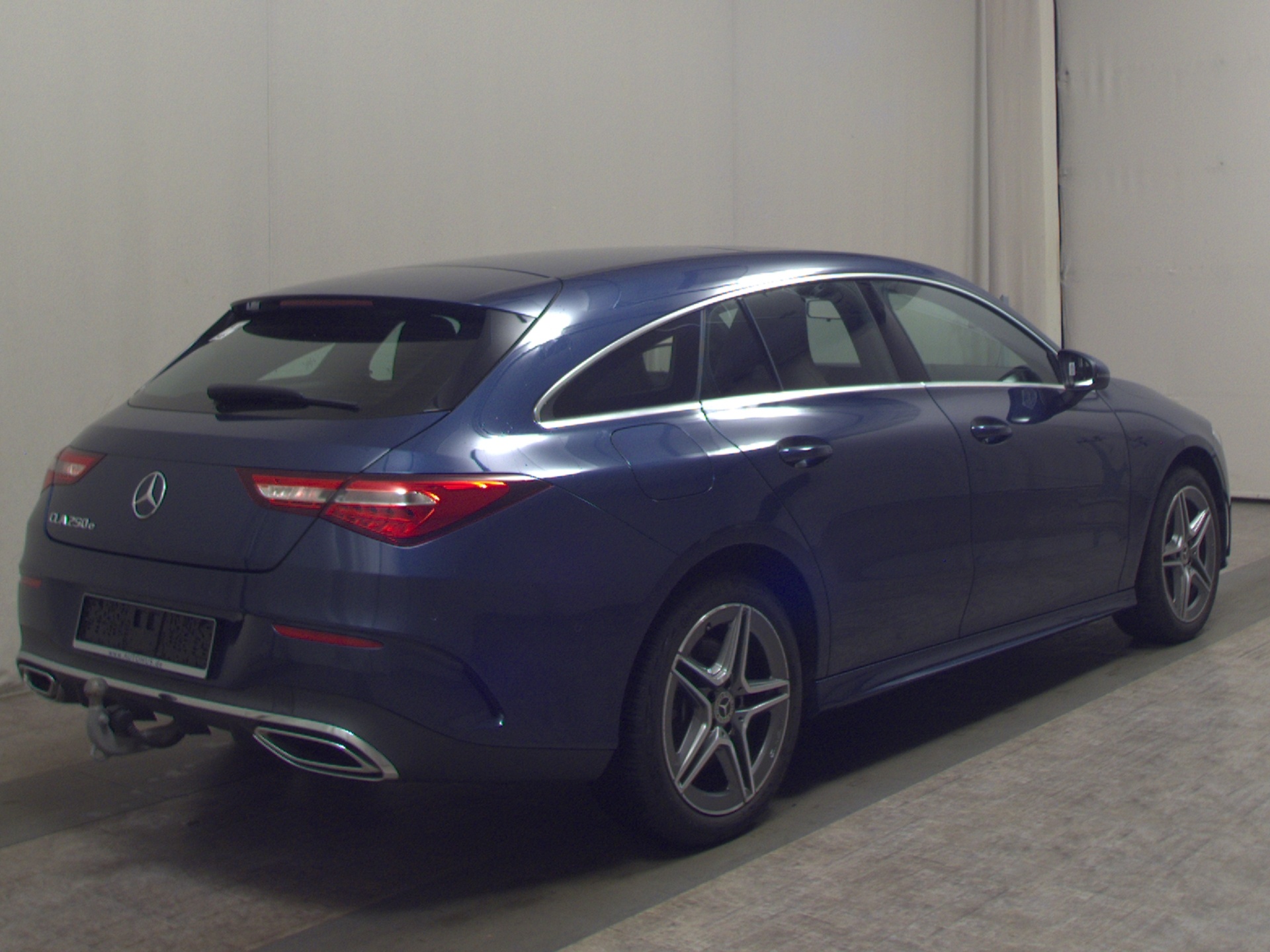 Mercedes-Benz CLA 250 Shooting Brake e AMG-Line Leder Navi Pano 4