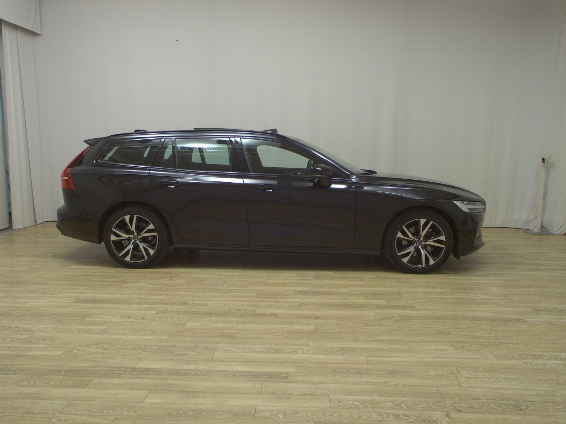 Volvo V60 B4 D Plus Dark Navi LED Pano Leder H/K BLIS