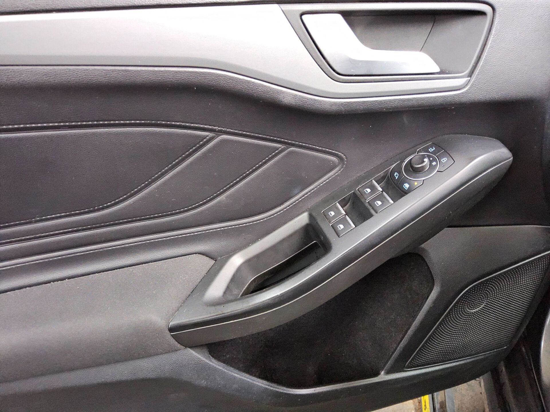 Ford Focus Turnier 1.5 EB Cool&Connect Navi LED PDC SHZ Sportsitze 9