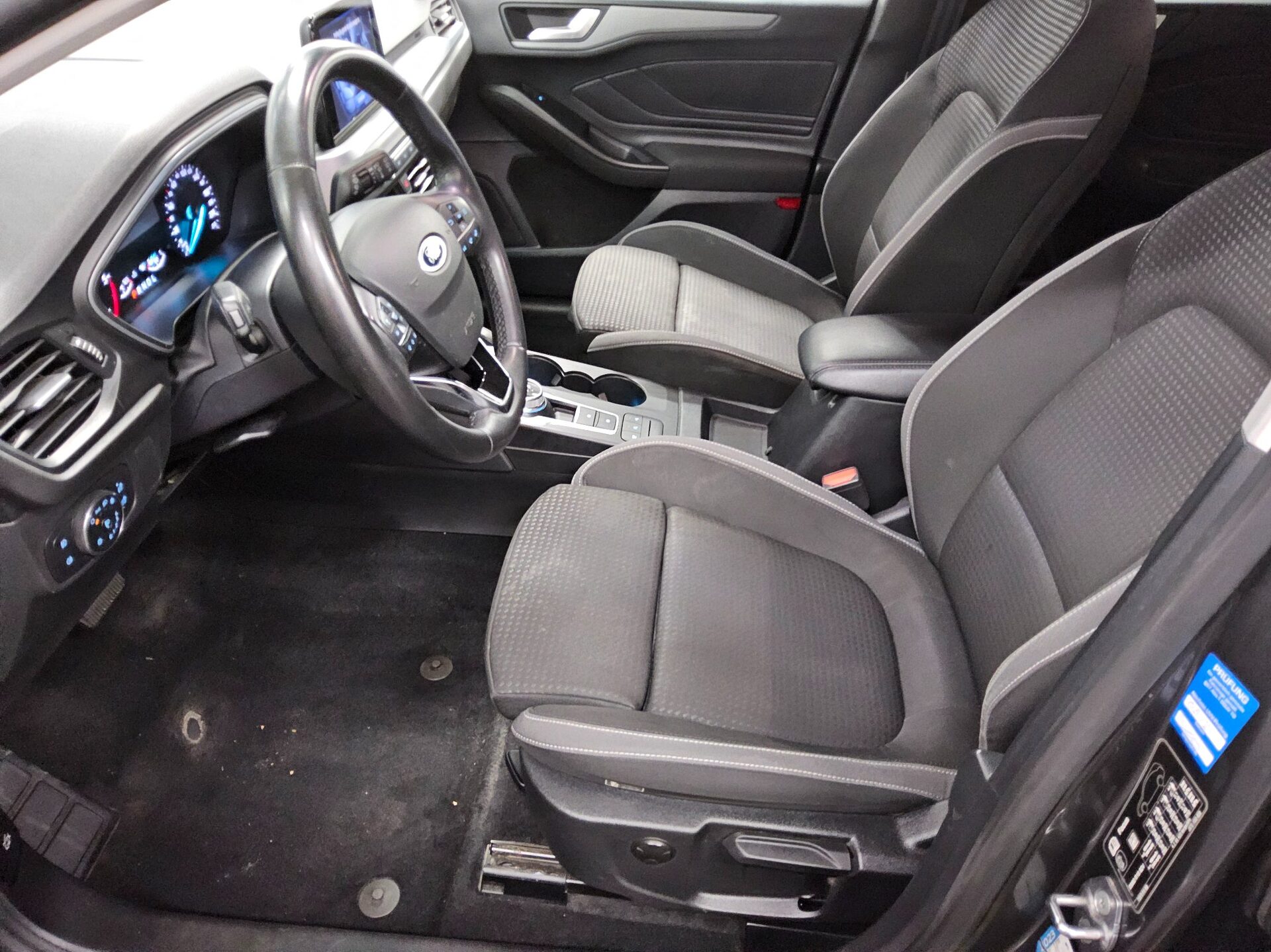 Ford Focus Turnier 1.5 EB Cool&Connect Navi LED PDC SHZ Sportsitze 8