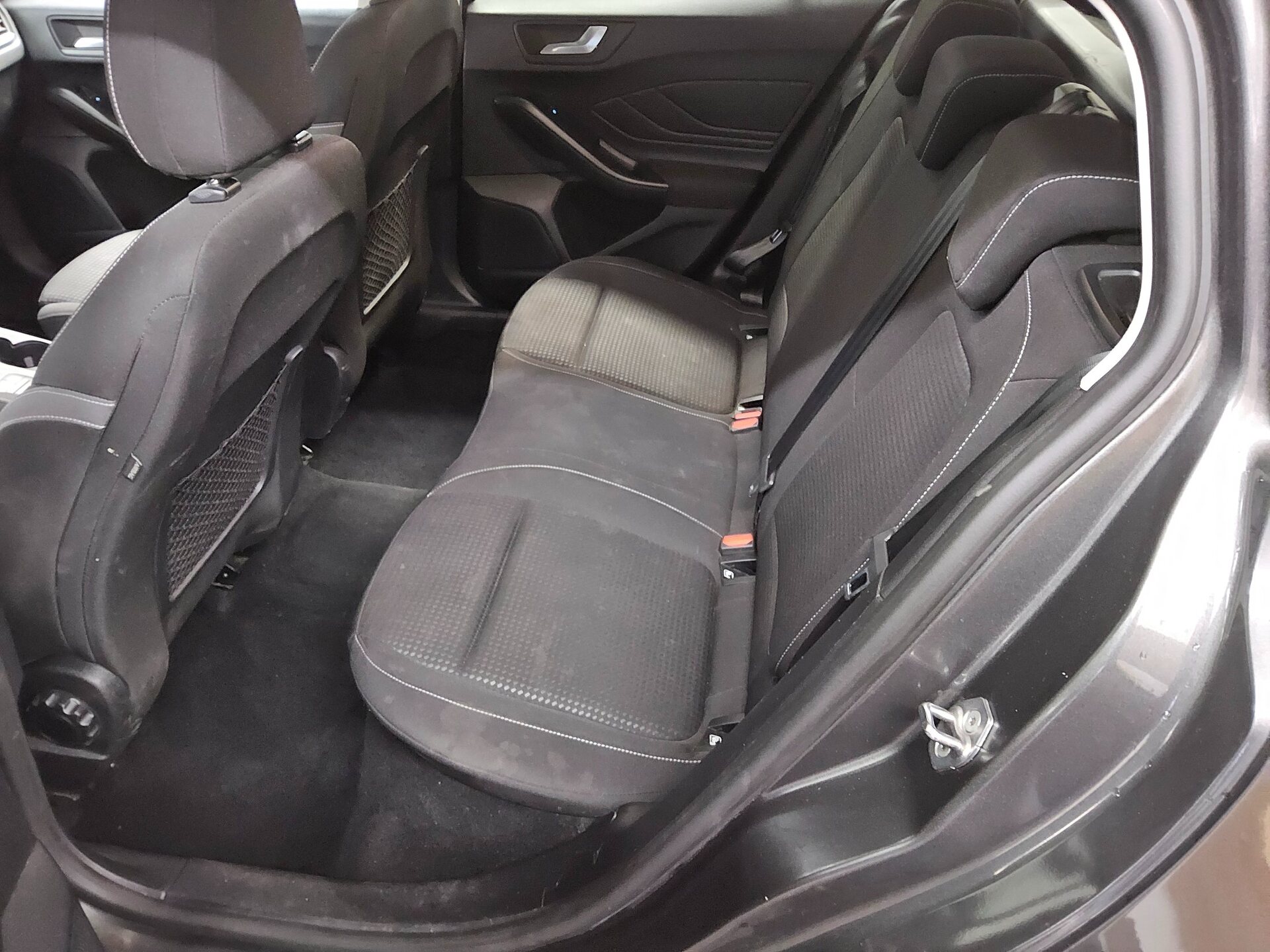 Ford Focus Turnier 1.5 EB Cool&Connect Navi LED PDC SHZ Sportsitze 13