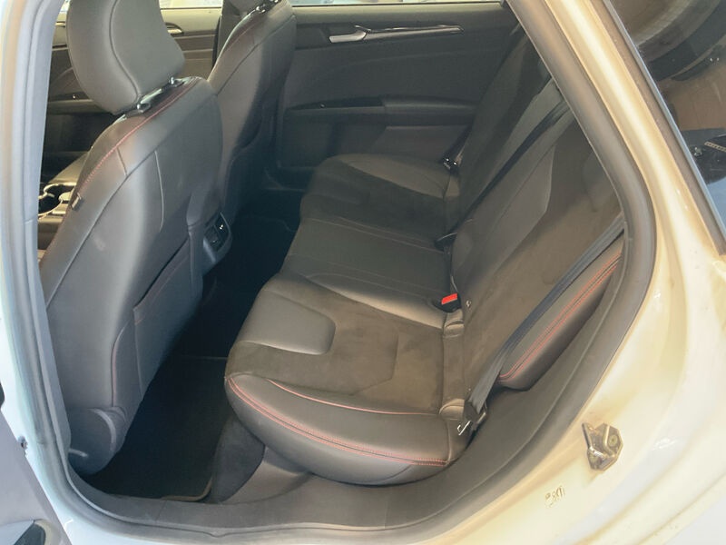 Ford Mondeo Turnier 2.0 EB ST-Line NAVI SPORTSITZE KLIMAAUT LED RADIO 9