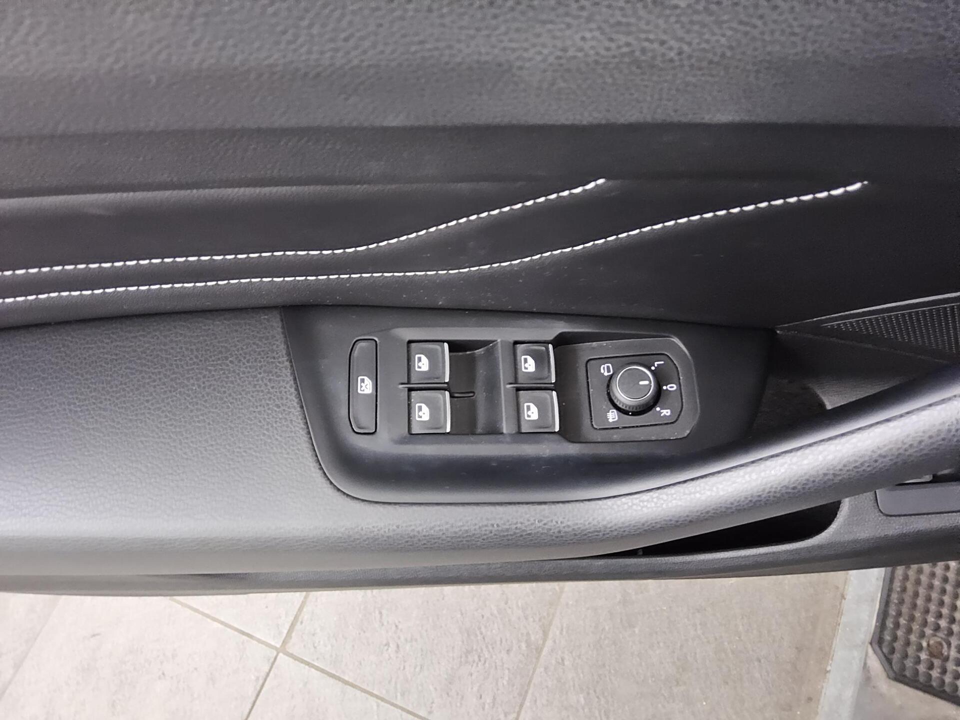 Volkswagen Arteon SB 2.0 TDI R-Line T-Leder Navi IQ.Light AID 10