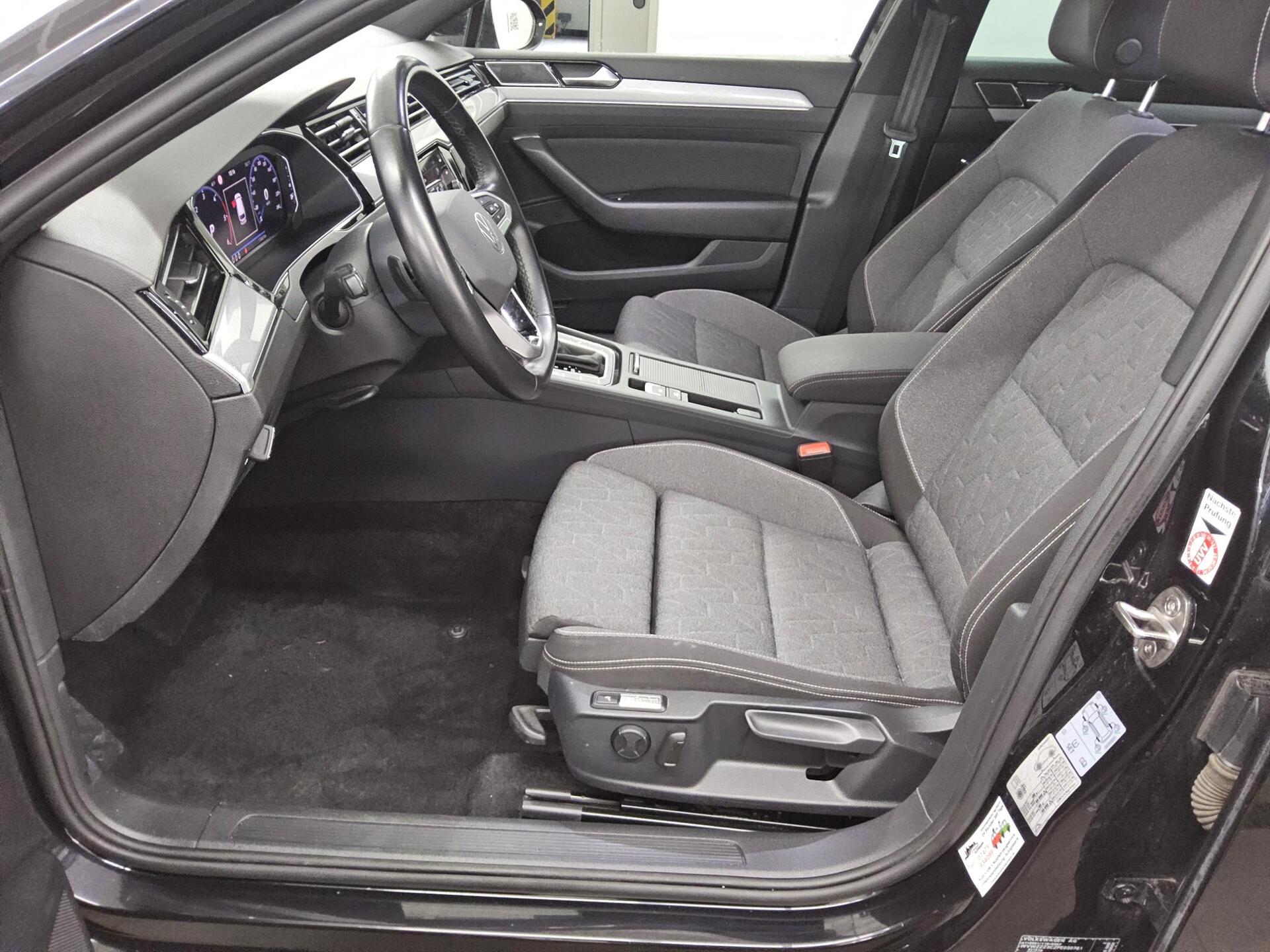 Volkswagen Passat Var. 2.0 TDI Business Navi LED AID StHzg 9