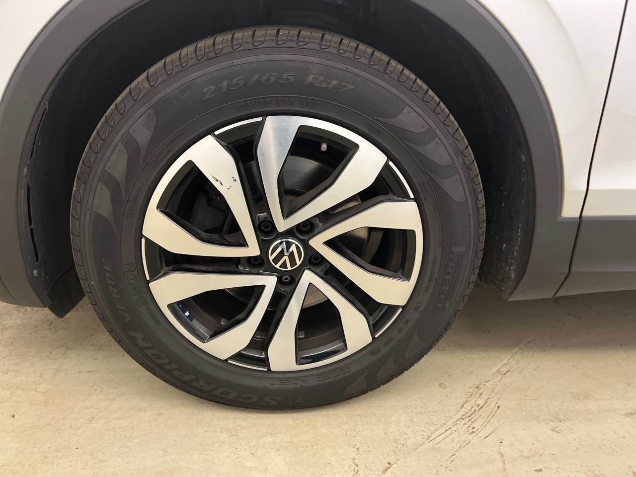 Volkswagen Tiguan 2.0 TDI Life NAVI LED SHZ HUD H&K 12