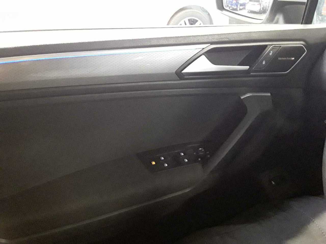 Volkswagen Tiguan 2.0 TDI Life NAVI LED SHZ HUD H&K 10