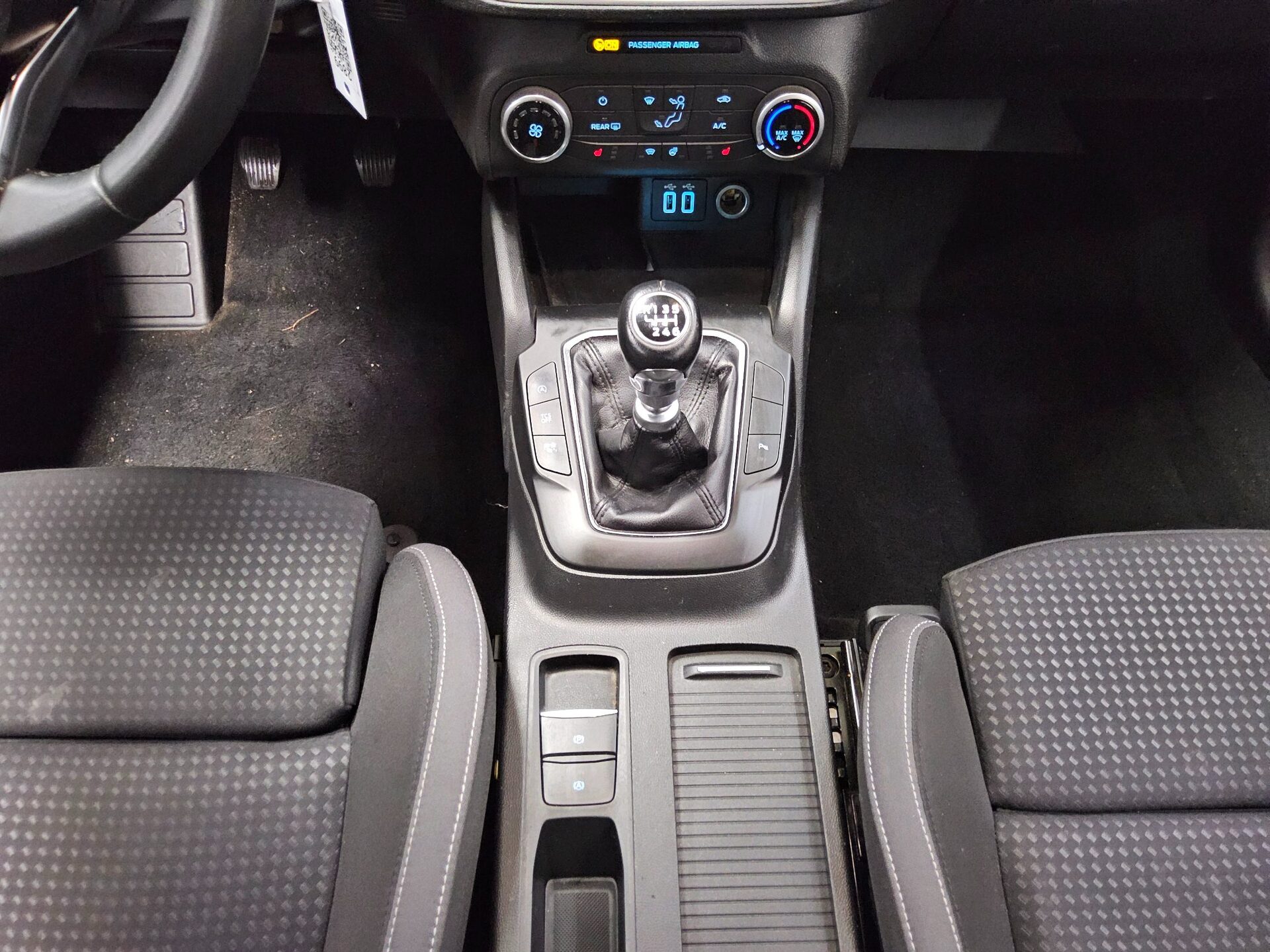 Ford Focus Turnier 1.5 EB Cool&Connect Navi LED RfK 6