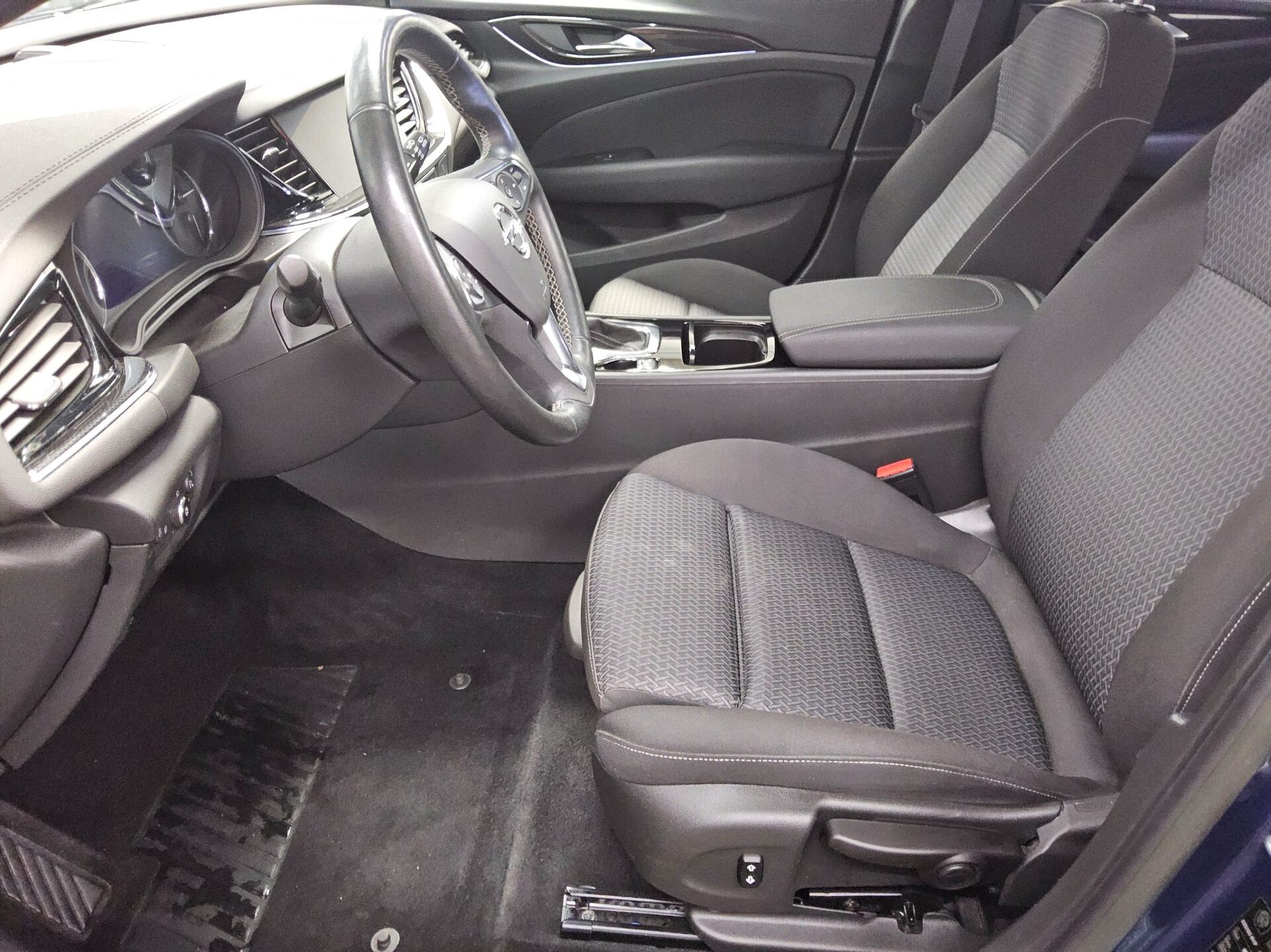 Opel Insignia ST 2.0 D Business Ed. Navi LED AHK PDC 8