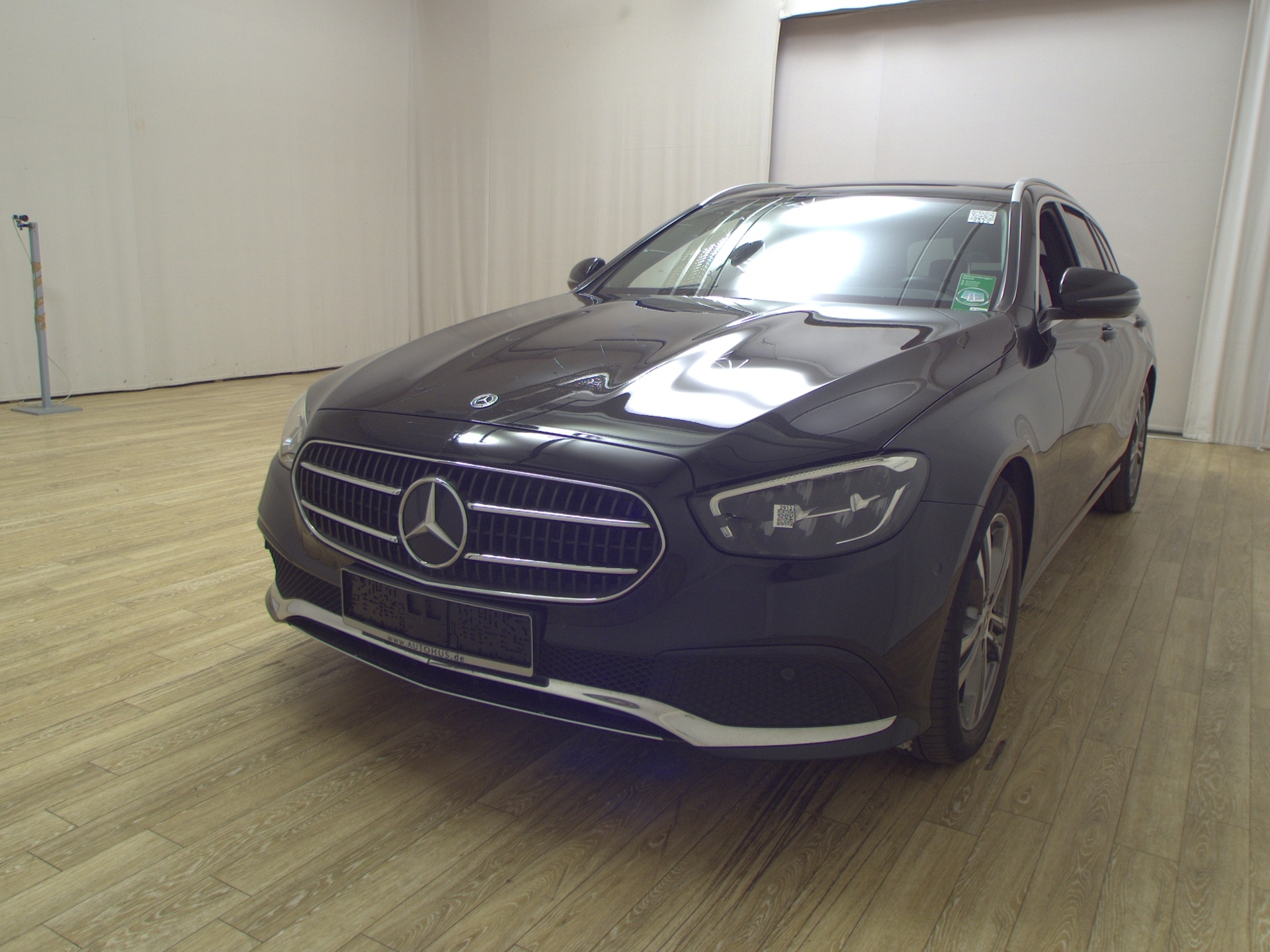 Mercedes-Benz E 220 T d T-Leder Navi LED Pano 2