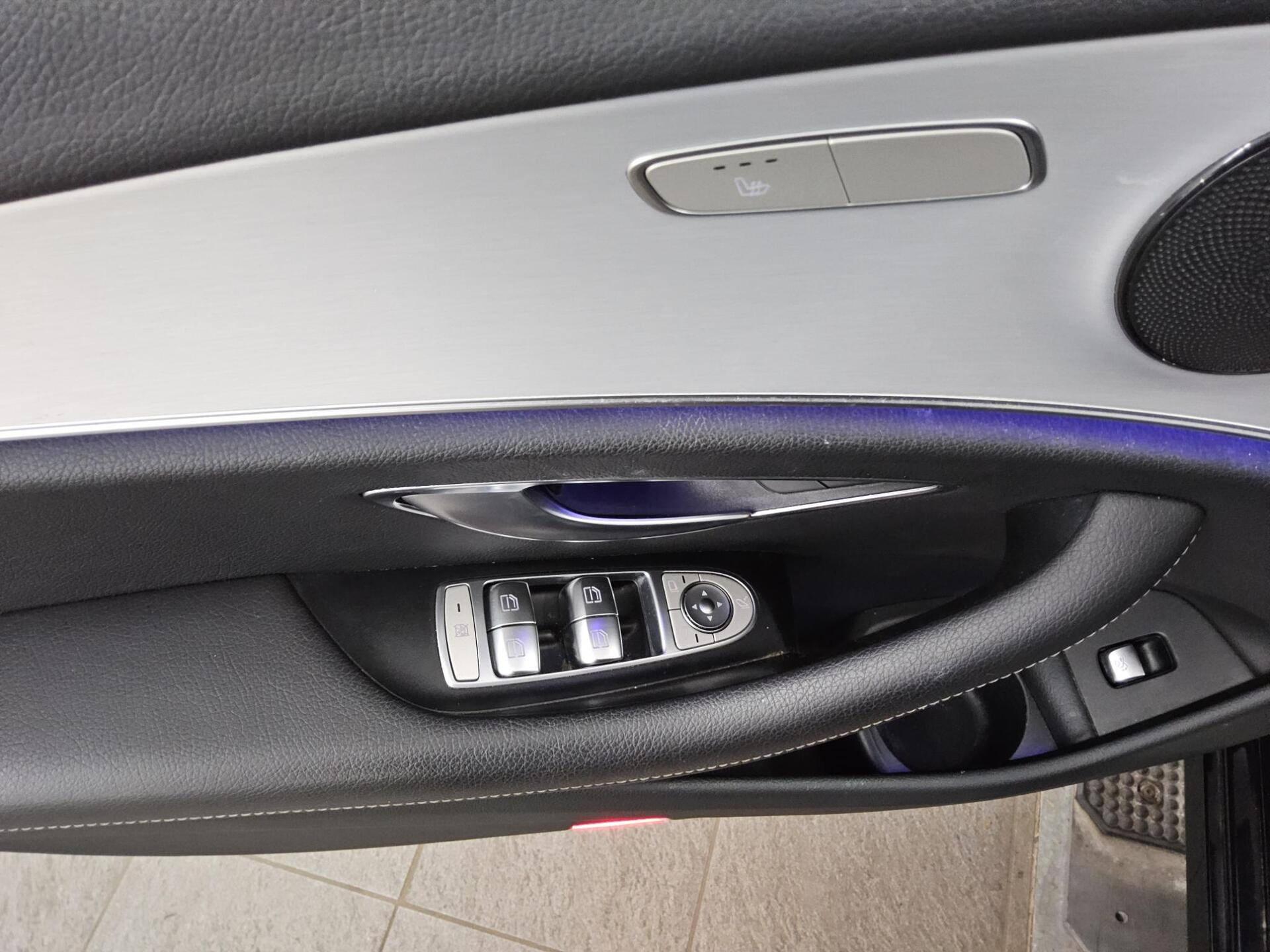 Mercedes-Benz E 220 T d T-Leder Navi LED Pano 10