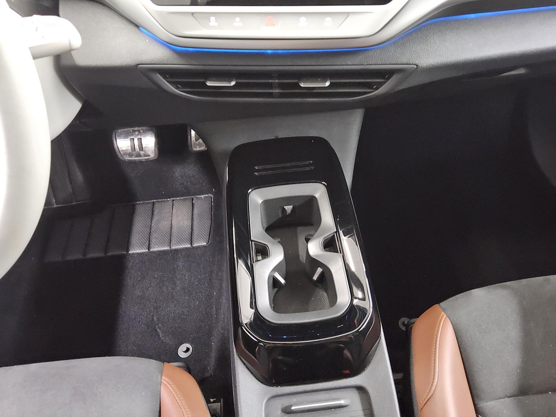 Volkswagen ID.5 Pro Performance T-Leder Navi IQ.Light Pano RFK 6
