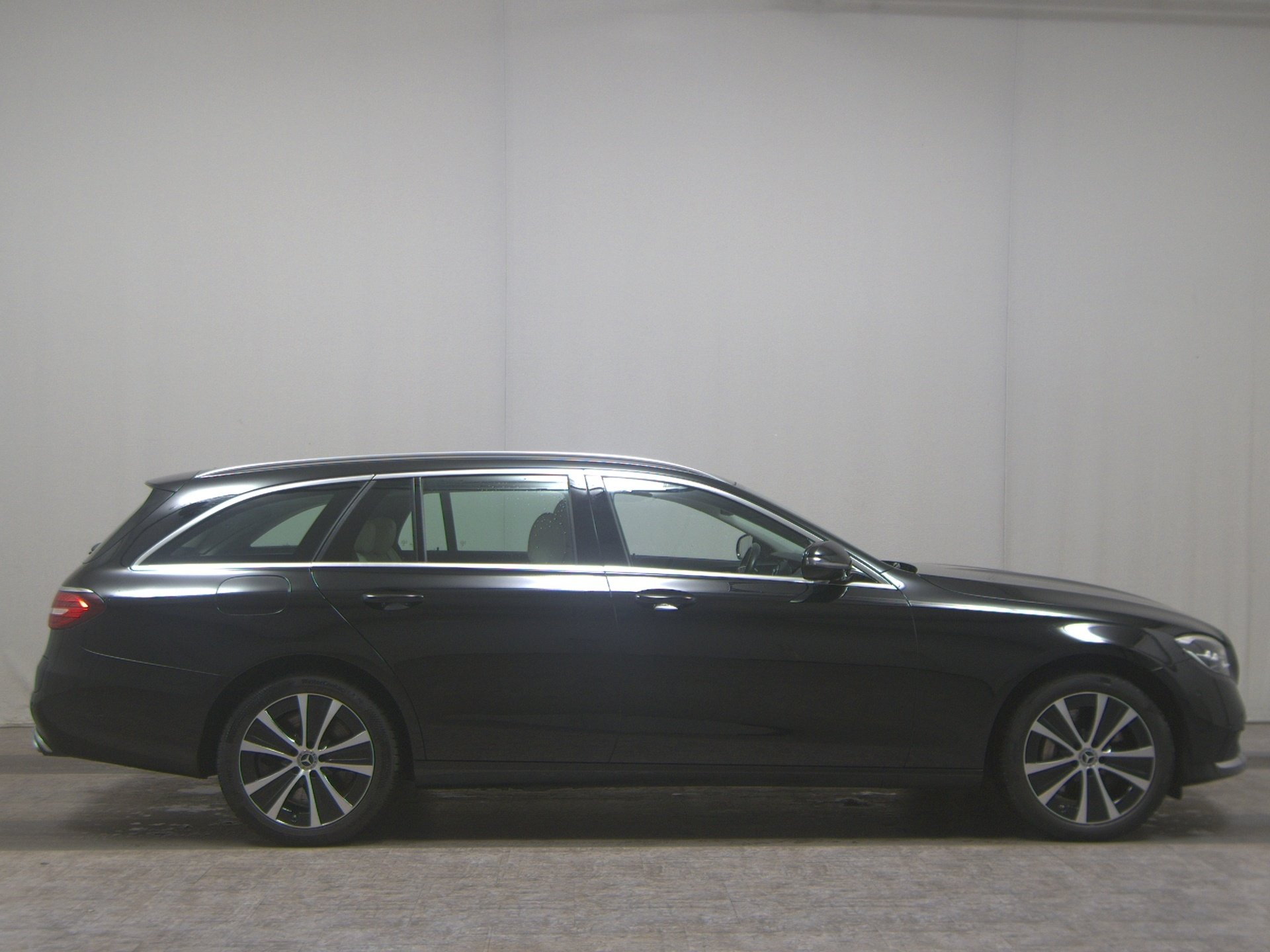 Mercedes-Benz E 300 T de Avantgarde T-Leder Navi LED RfK AHK